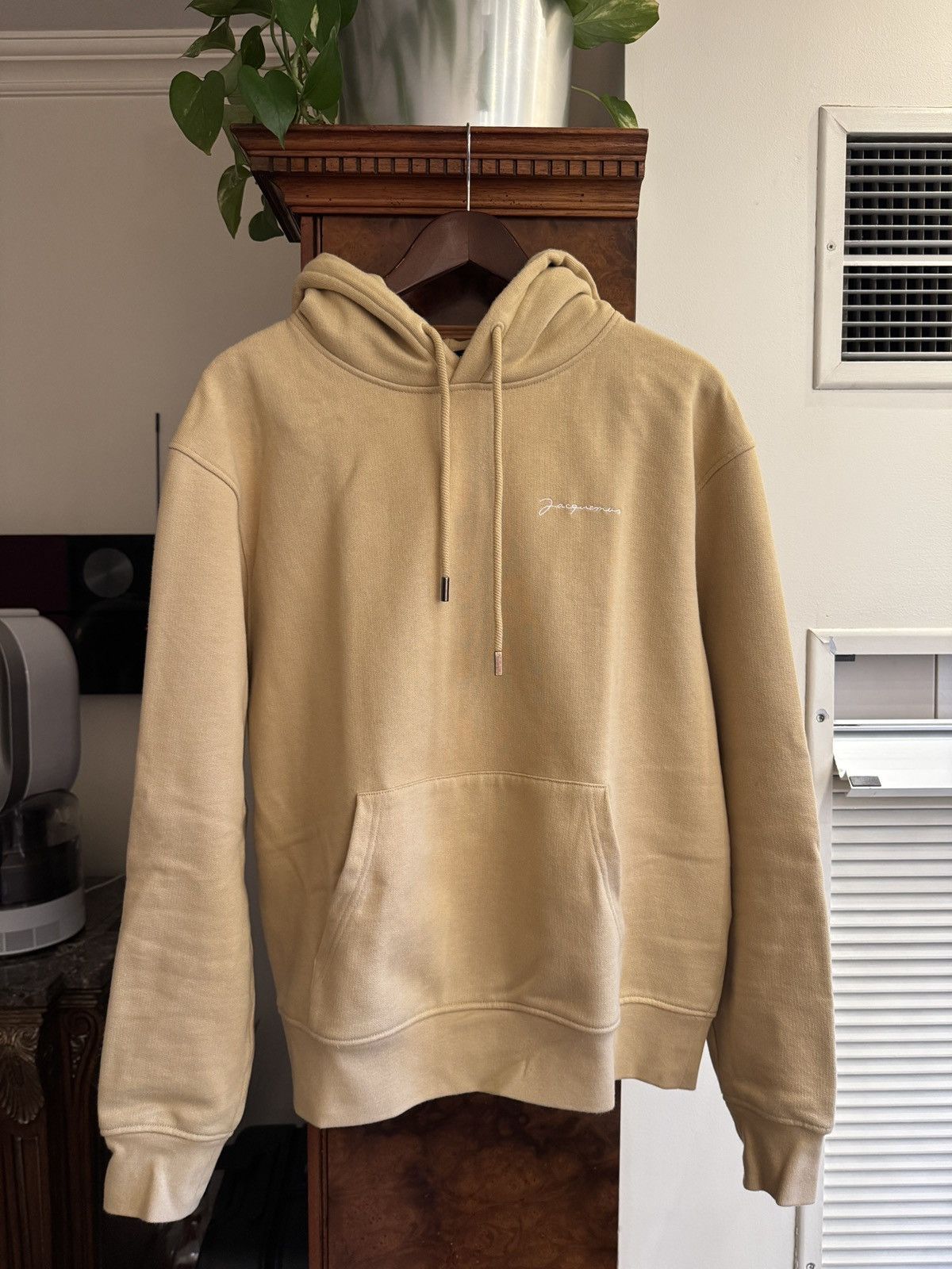 Jacquemus Jacquemus Beige Hoodie with Logo Embroidery Size US S / EU 44-46 / 1 - 1 Thumbnail