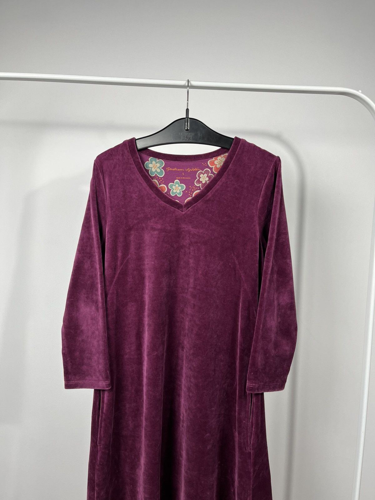 Gudrun Sjoden Gudrun Sjoden Purple Velour Midi Dress V-Neck Long Sleeve S Size S / US 4 / IT 40 - 2 Thumbnail