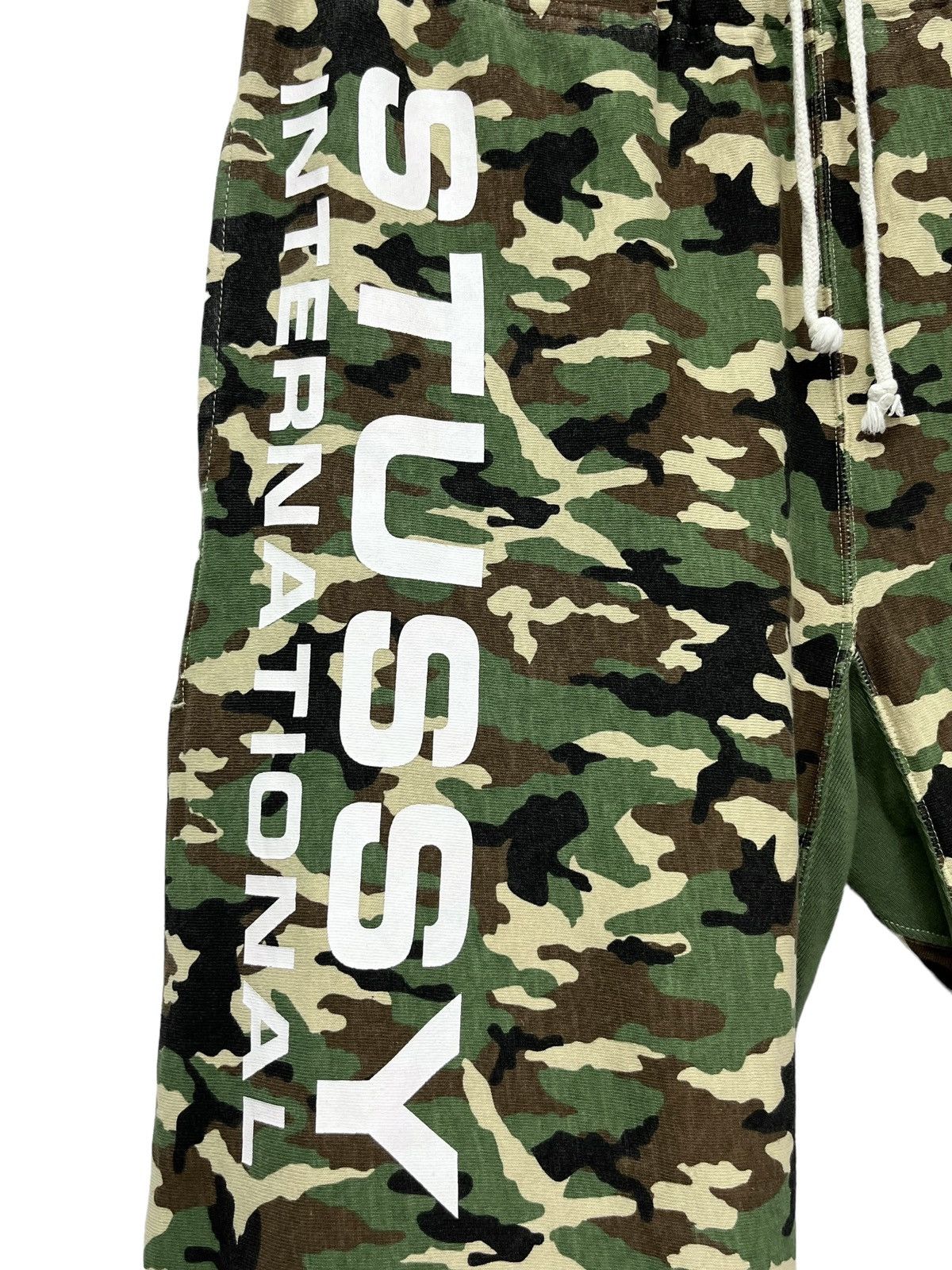 Stussy 🔥STUSSY INTERNATIONAL x CHAMPION Reverse Weave Camo Shorts Size US 34 / EU 50 - 4 Thumbnail