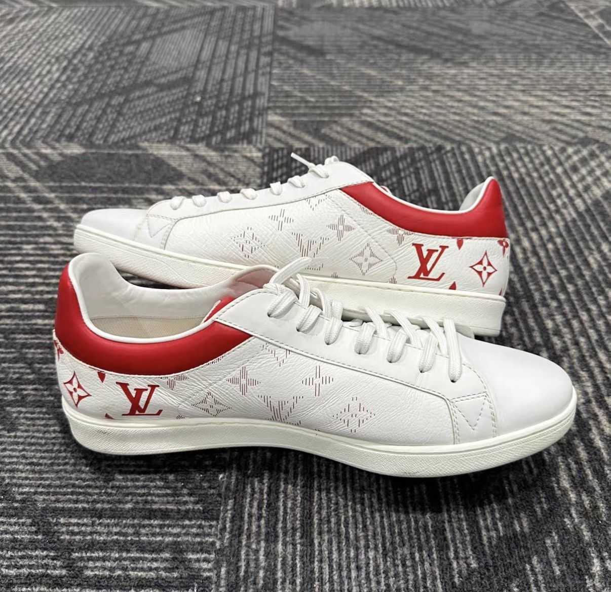 Louis Vuitton Louis Vuitton Monogram Red Tip White Sneakers J42 Size US 9.5 / EU 42-43 - 5 Thumbnail