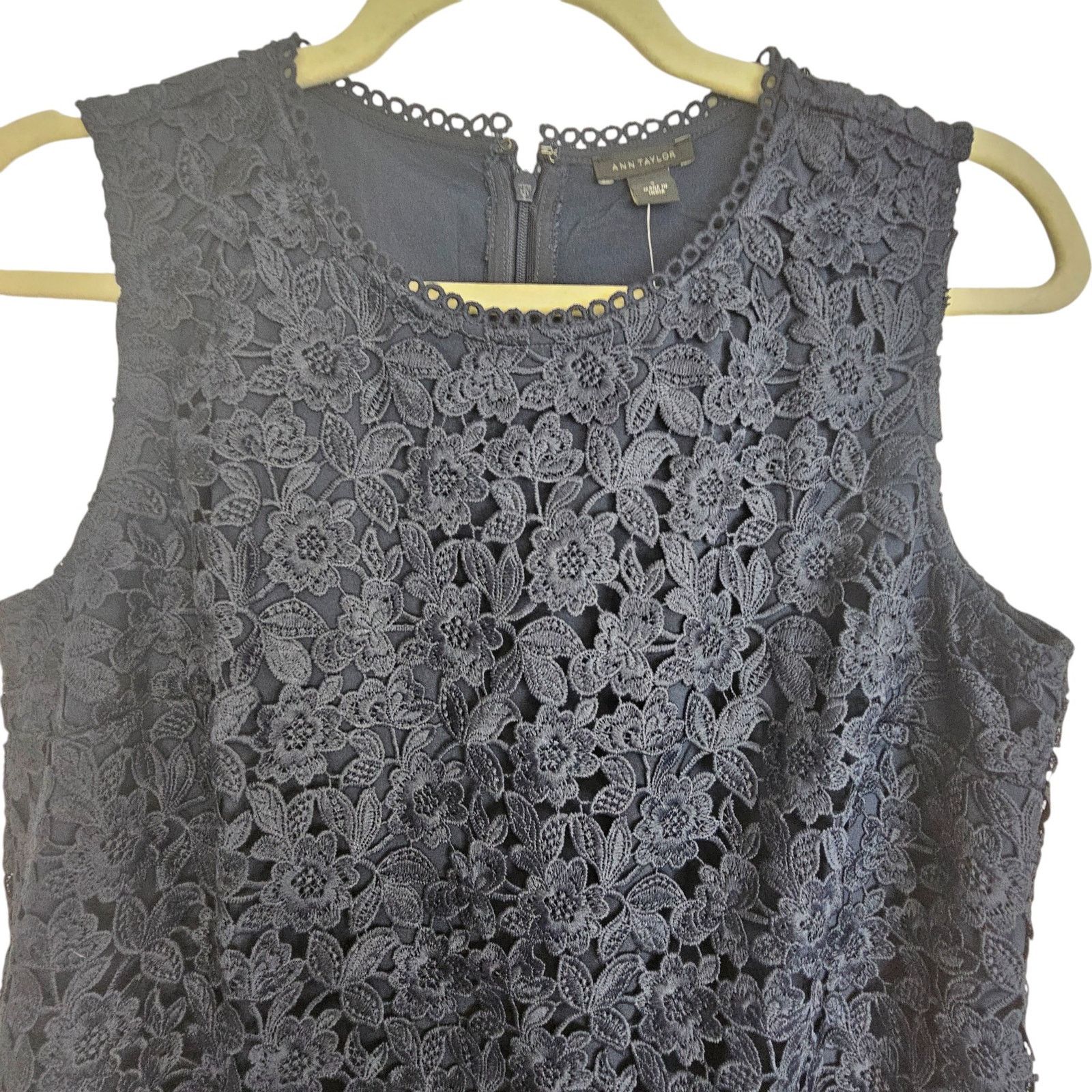 Ann Taylor Ann Taylor Womens Floral Crochet Lace Top Sz S Dark Romantic Size S / US 4 / IT 40 - 2 Thumbnail