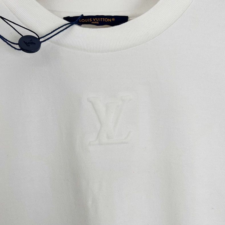 Louis Vuitton Louis Vuitton Chest embossed logo short sleeve Size US XS / EU 42 / 0 - 5 Thumbnail