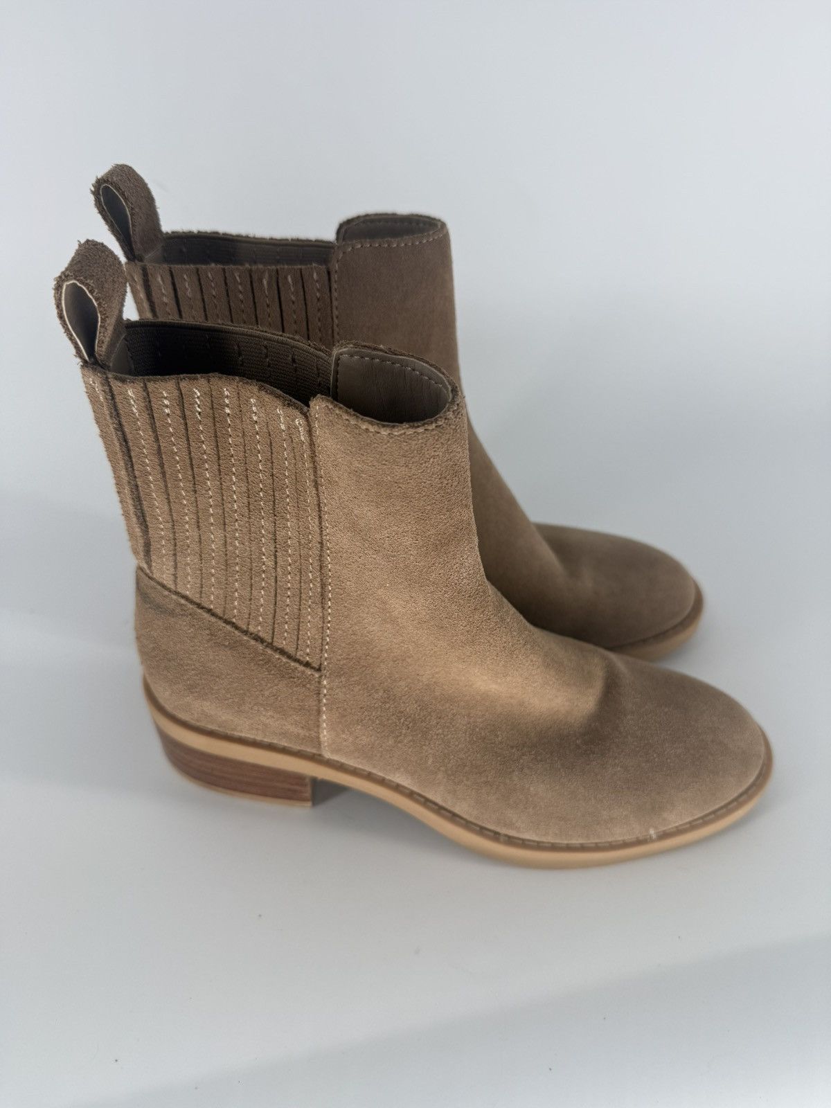 Dolce Vita Dolce Vita Farlin Chelsea Ankle Boots Brown Suede Size 6 M Size US 6 / IT 36 - 1 Thumbnail