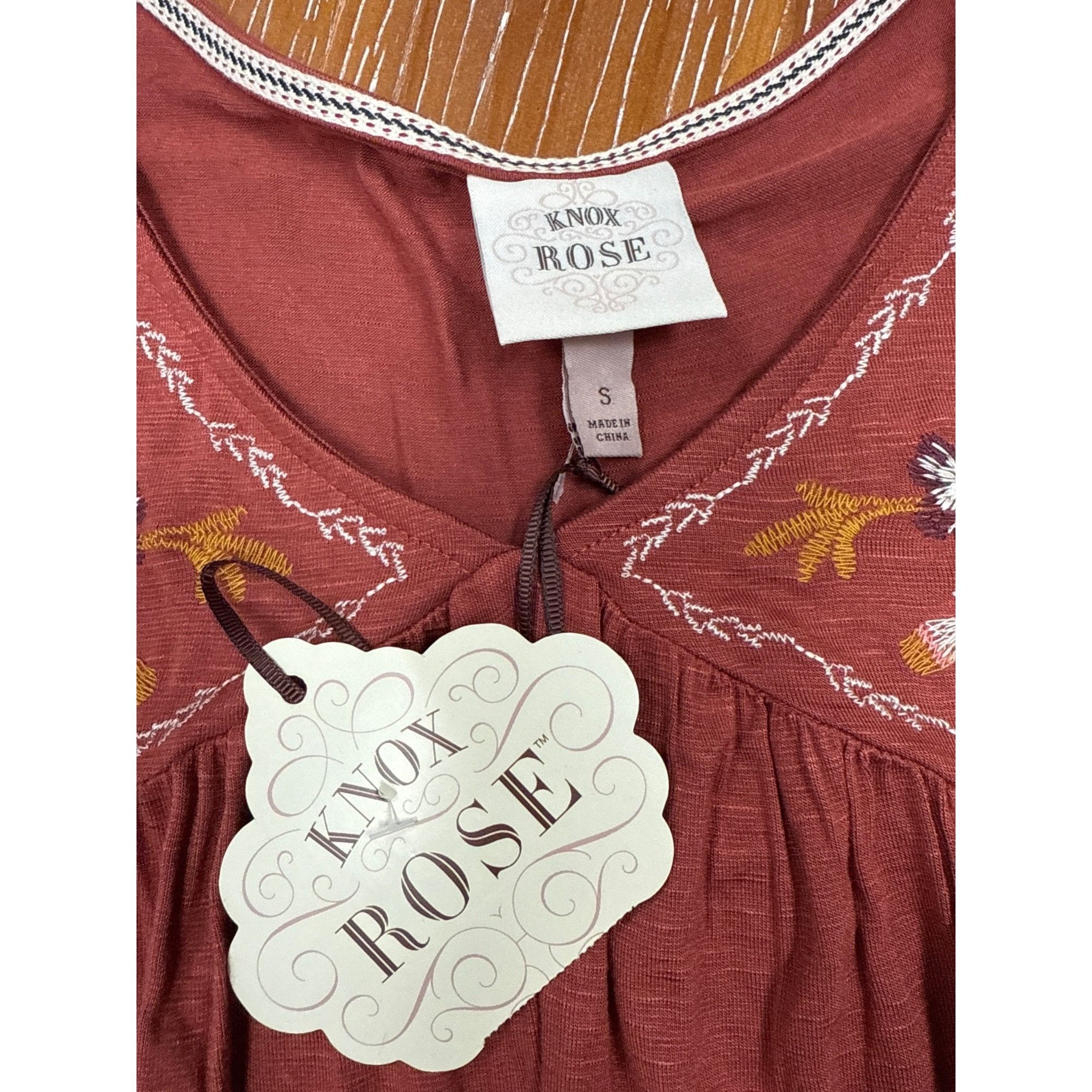 Other Knox Rose Embroidered Sleeveless Top Small Rayon/Spandex Ble Size S / US 4 / IT 40 - 3 Thumbnail