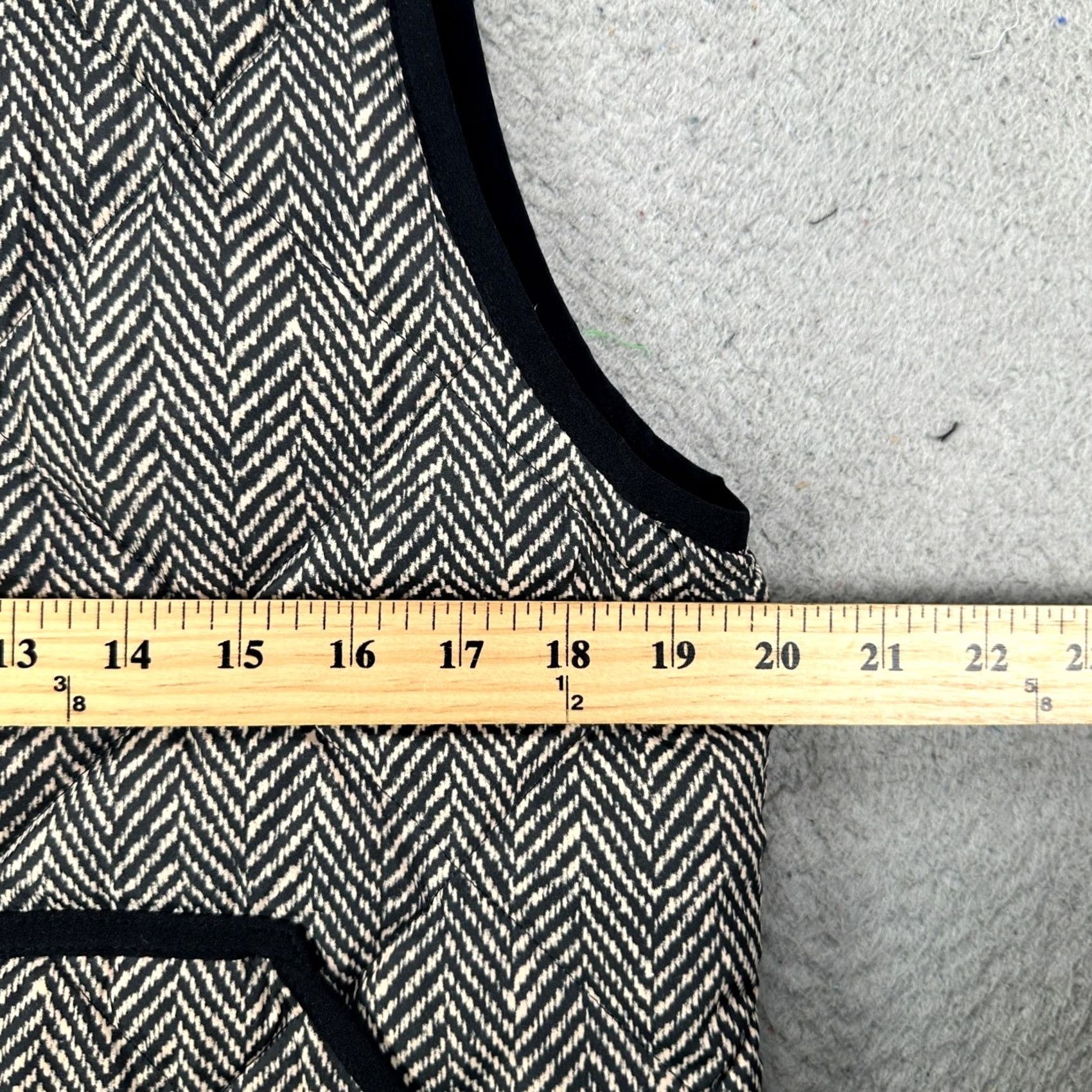 J.Crew J. Crew Quilted Vest Herringbone Down Fill Down Insulated Zip Pocket Euro EUC Black XS? M? Size M / US 6-8 / IT 42-44 - 7 Thumbnail