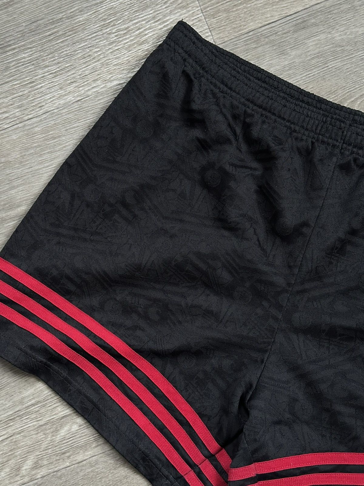 Adidas 🫧 ADIDAS VINTAGE 90s SHORTS MADE IN UK Size US 34 / EU 50 - 3 Thumbnail
