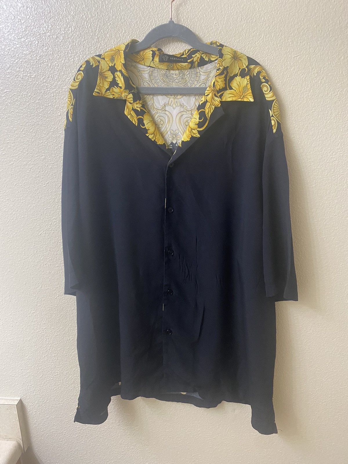 Versace ICONIC BLACK AND GOLD VERSACE BUTTON UP Size US L / EU 52-54 / 3 - 1 Thumbnail
