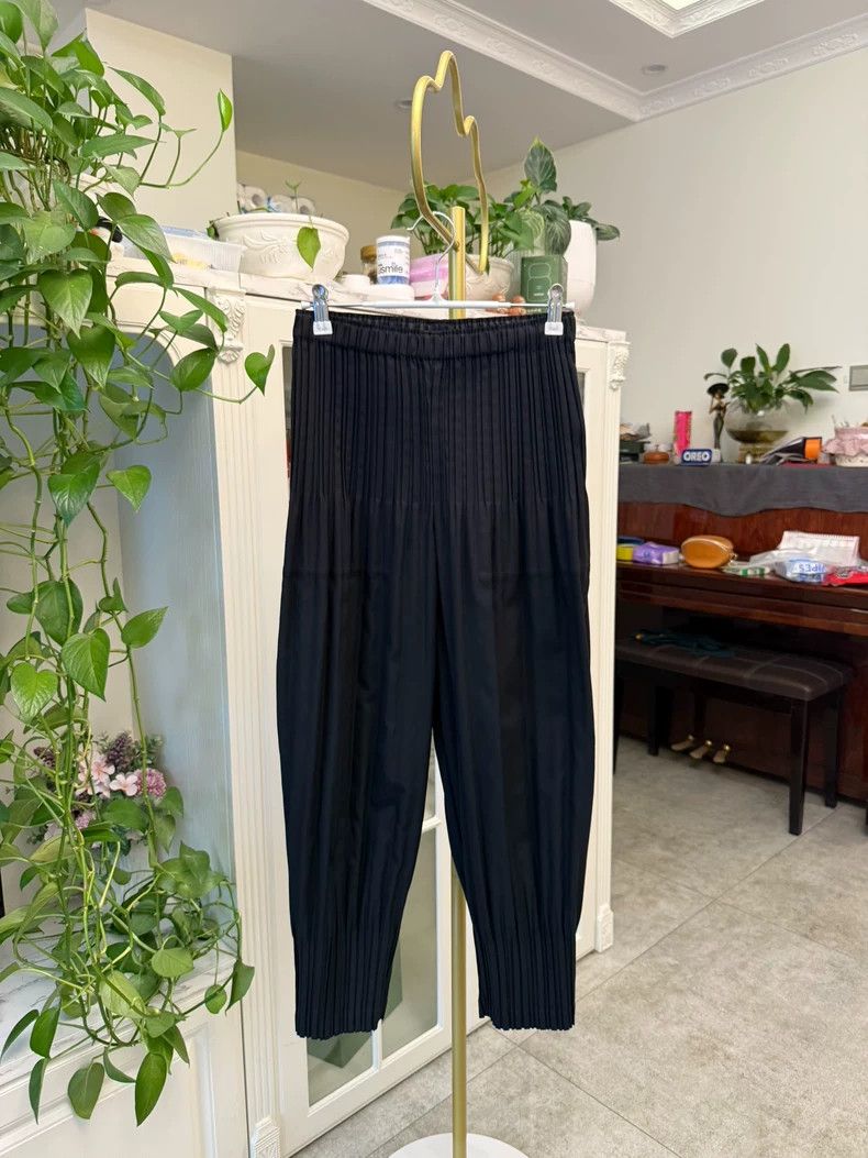 Issey Miyake Issey Miyake size:3 Black puff pants Size 31" - 2 Thumbnail