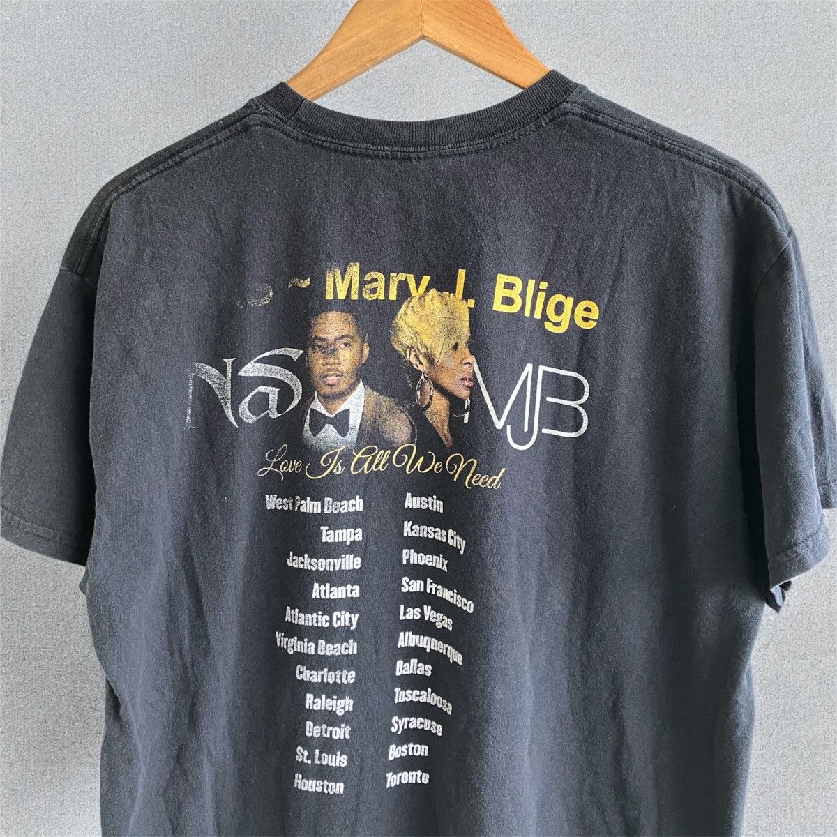 Gildan Mary J. Blige Love is all we need Tour w Nas Rap Tee 2019 Size US L / EU 52-54 / 3 - 2 Thumbnail