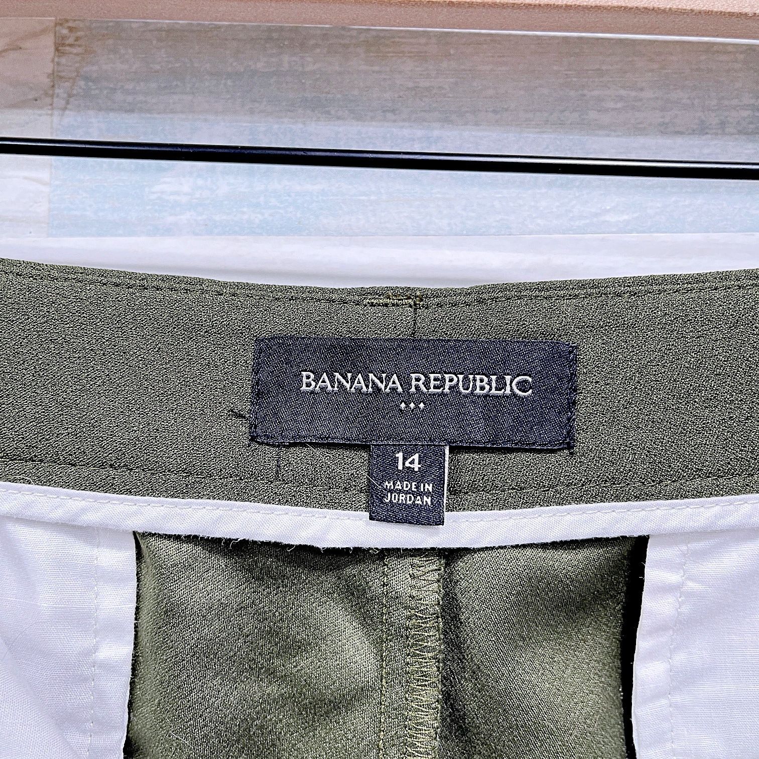 Banana Republic Banana Republic Belted Trouser Shorts Olive Green Womens 14 Size 36" / US 14 / IT 50 - 4 Thumbnail