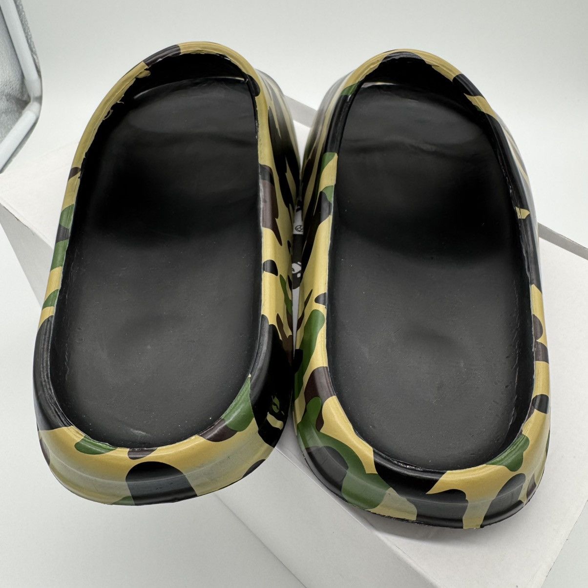 Bape Bape 1st camo slides ‘yellow’ Size US 9 / EU 42 - 3 Thumbnail