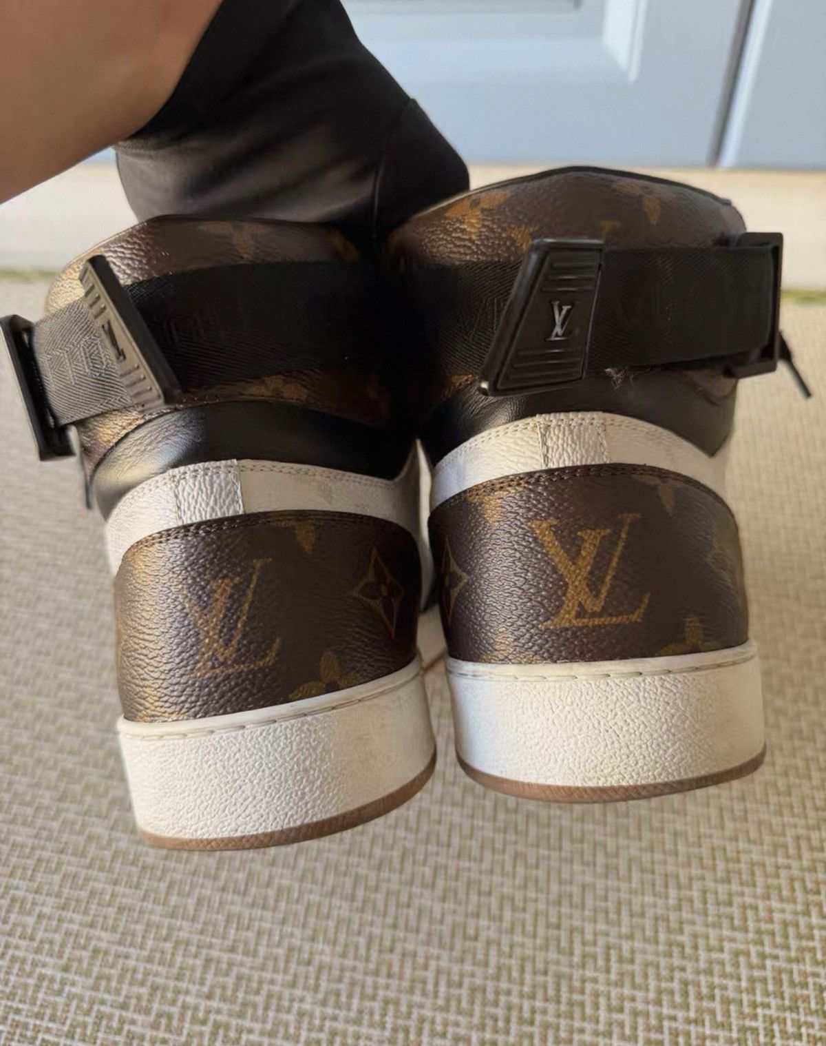 Louis Vuitton Louis Vuitton Rivoli High-Top Canvas Sneakers Size US 8 / EU 41 - 6 Thumbnail