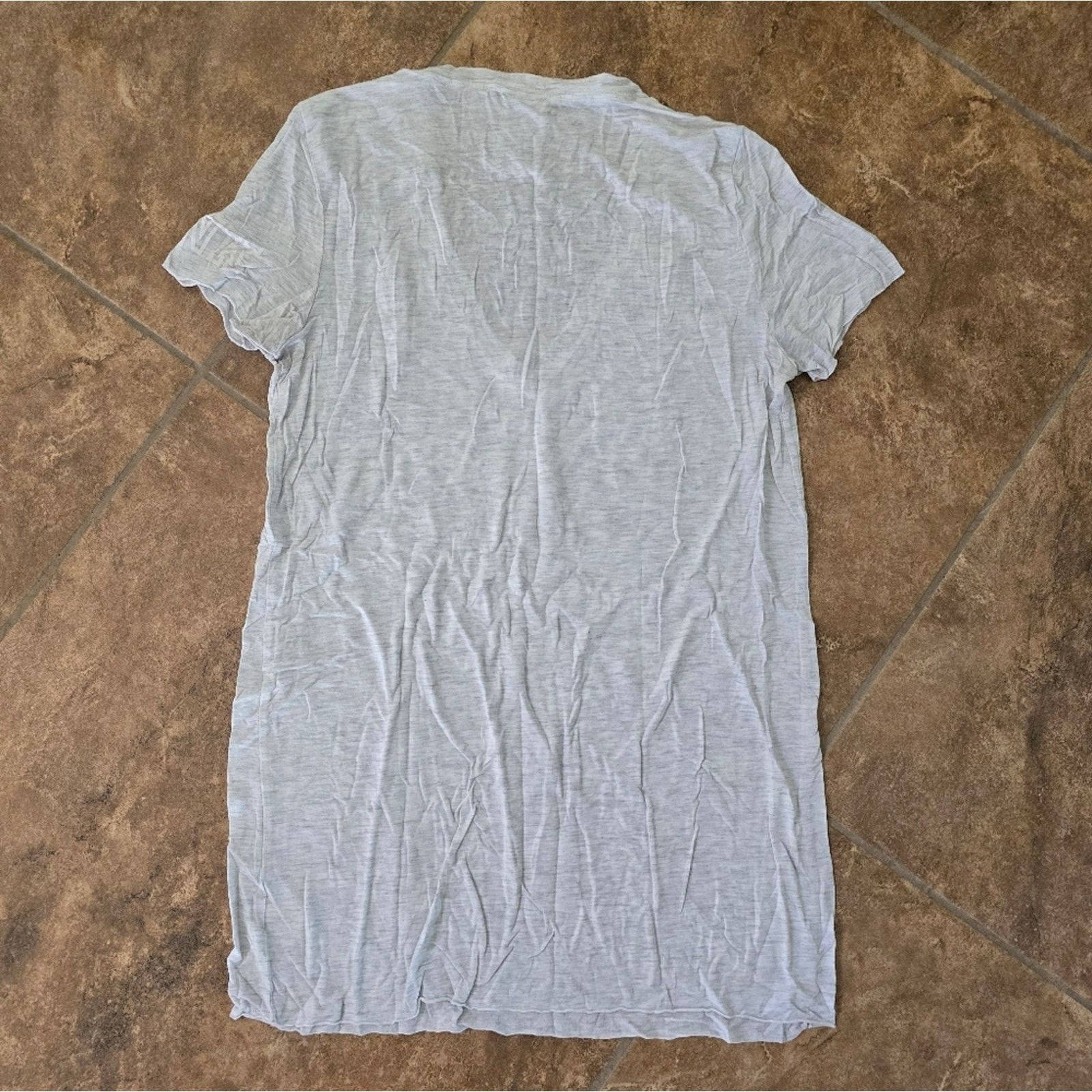Victoria's Secret Light Grey Long VS Short Sleeve Size XS / US 0-2 / IT 36-38 - 2 Thumbnail