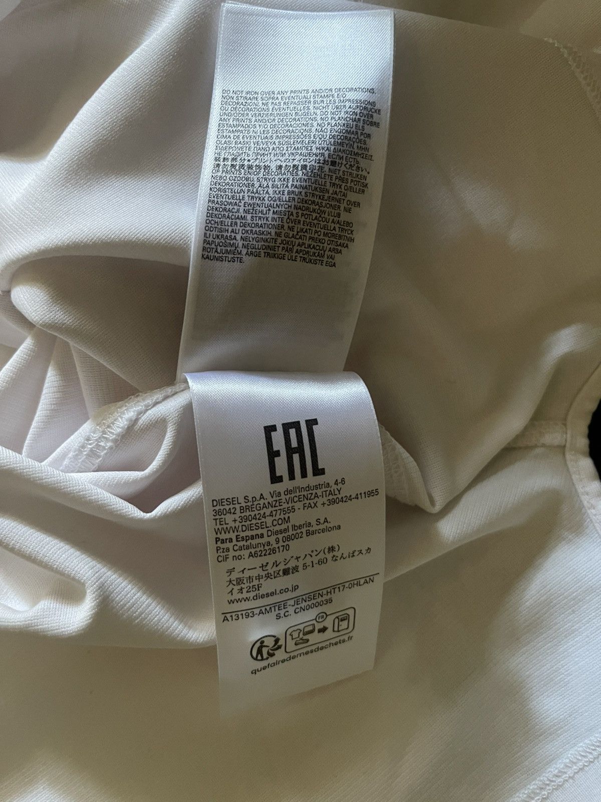 Diesel Diesel Amtee- Jensen- Ht17 reflective logo Size US M / EU 48-50 / 2 - 5 Thumbnail