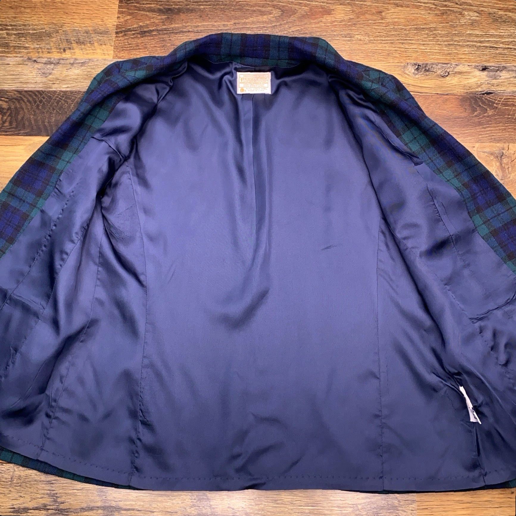 Pendleton VINTAGE Pendleton Blazer Green Tartan Plaid Wool Holiday Jacket Blazer Women's 12 Notch Lapel Regular Long Sleeve Wool Size XL / US 12-14 / IT 48-50 - 3 Thumbnail