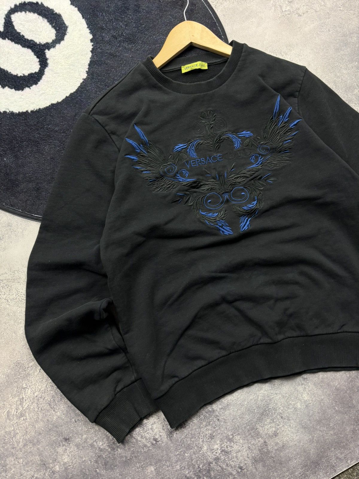 Versace VERSACE Hype Big EmbroideredLogo StreetwearLuxury Sweatshirt Size US L / EU 52-54 / 3 - 3 Thumbnail