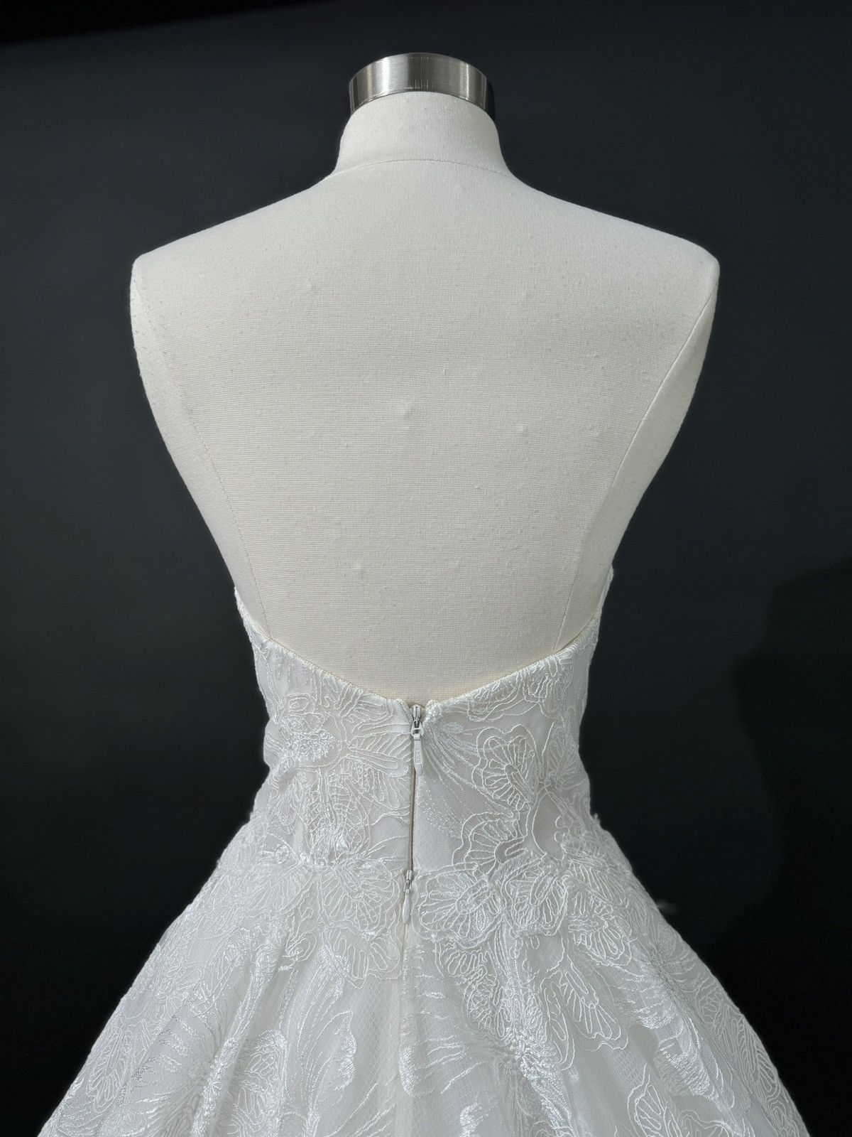 Other Preloved US 6 Anna Augusta Embroidery lace Bridal Gown Size M / US 6-8 / IT 42-44 - 7 Thumbnail