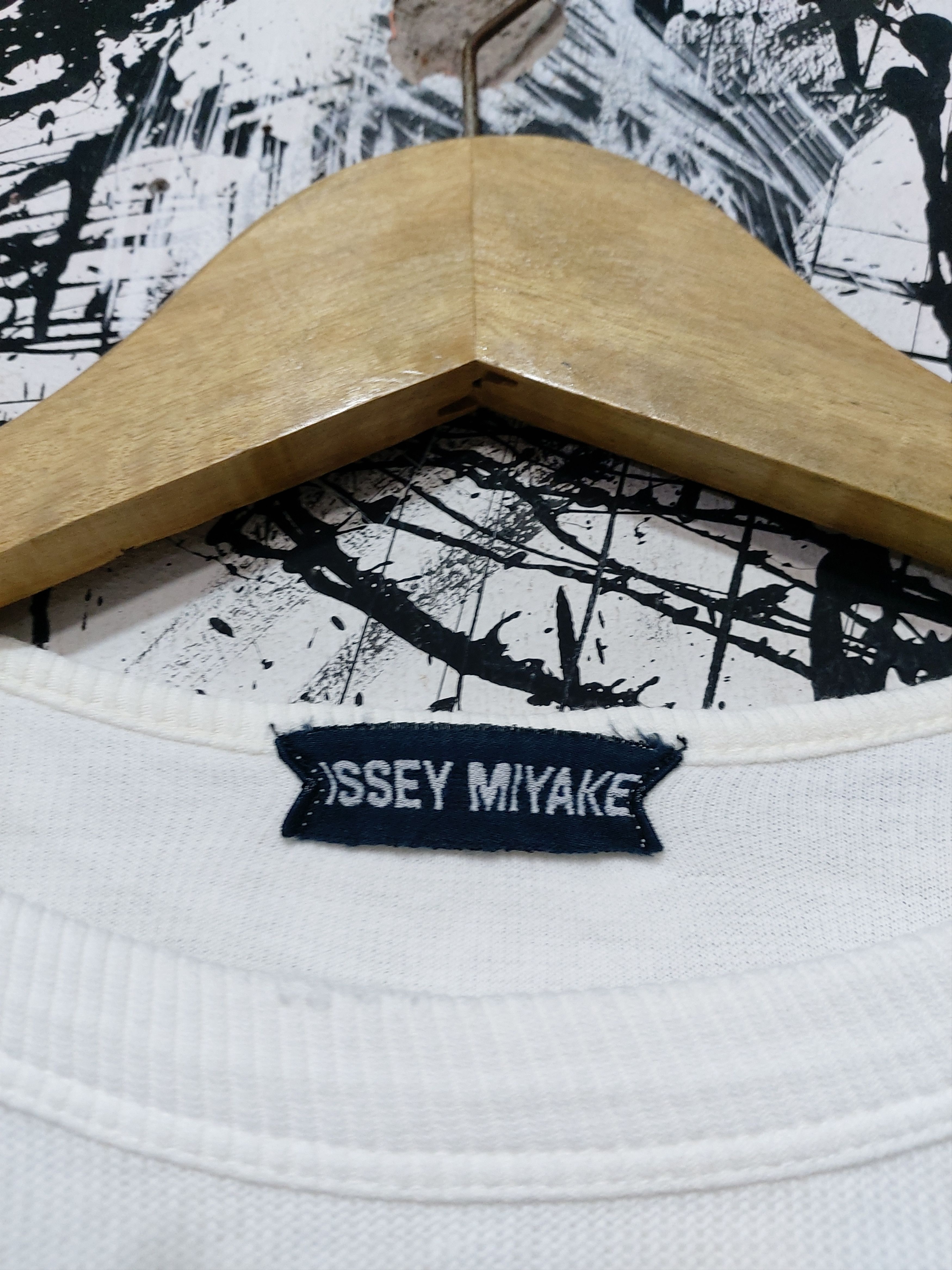 Issey Miyake VINTAGE ISSEY MIYAKE SCRIPT LOGO SWEATSHIRT Size US L / EU 52-54 / 3 - 6 Thumbnail