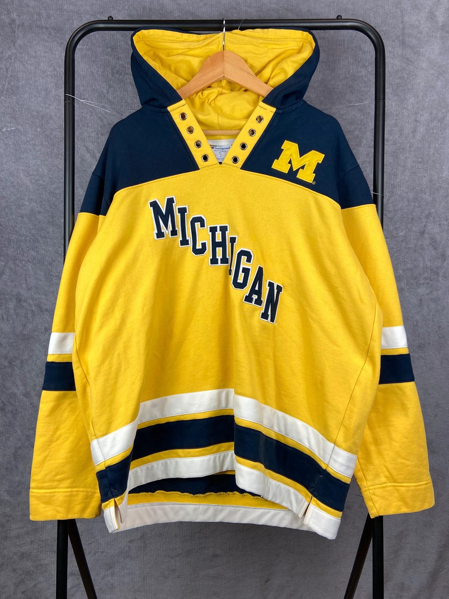 Champion Champion Michigan navy yellow varsity hoodie XL Size US XL / EU 56 / 4 - 2 Thumbnail