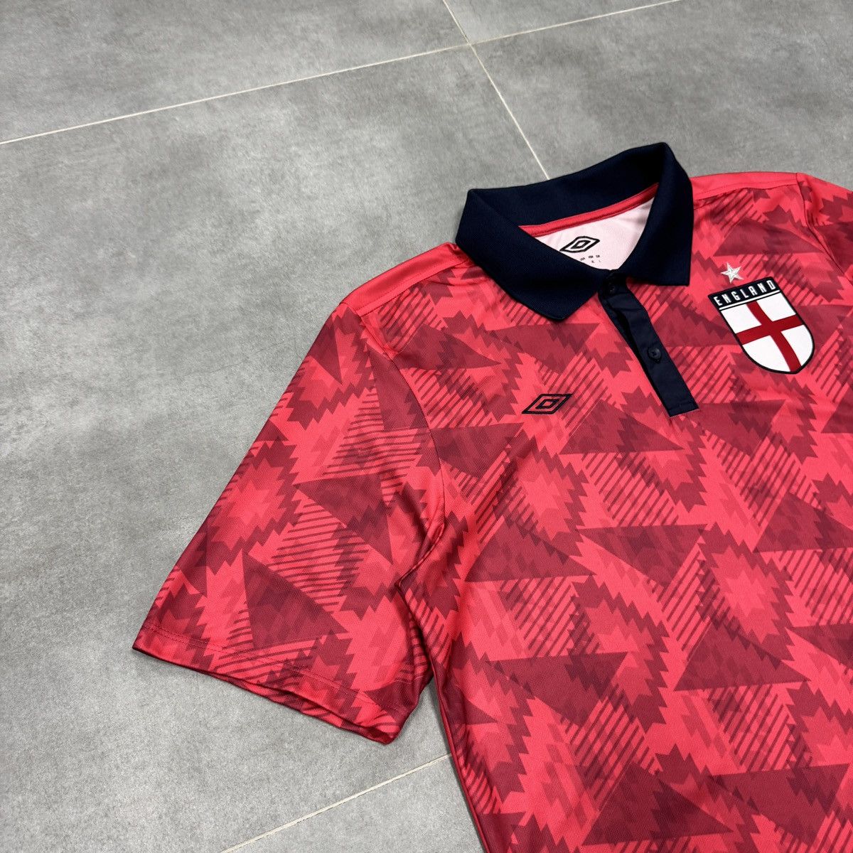 Umbro Umbro England National Team 2018 Retro Soccer Jersey Size L Size US L / EU 52-54 / 3 - 3 Thumbnail