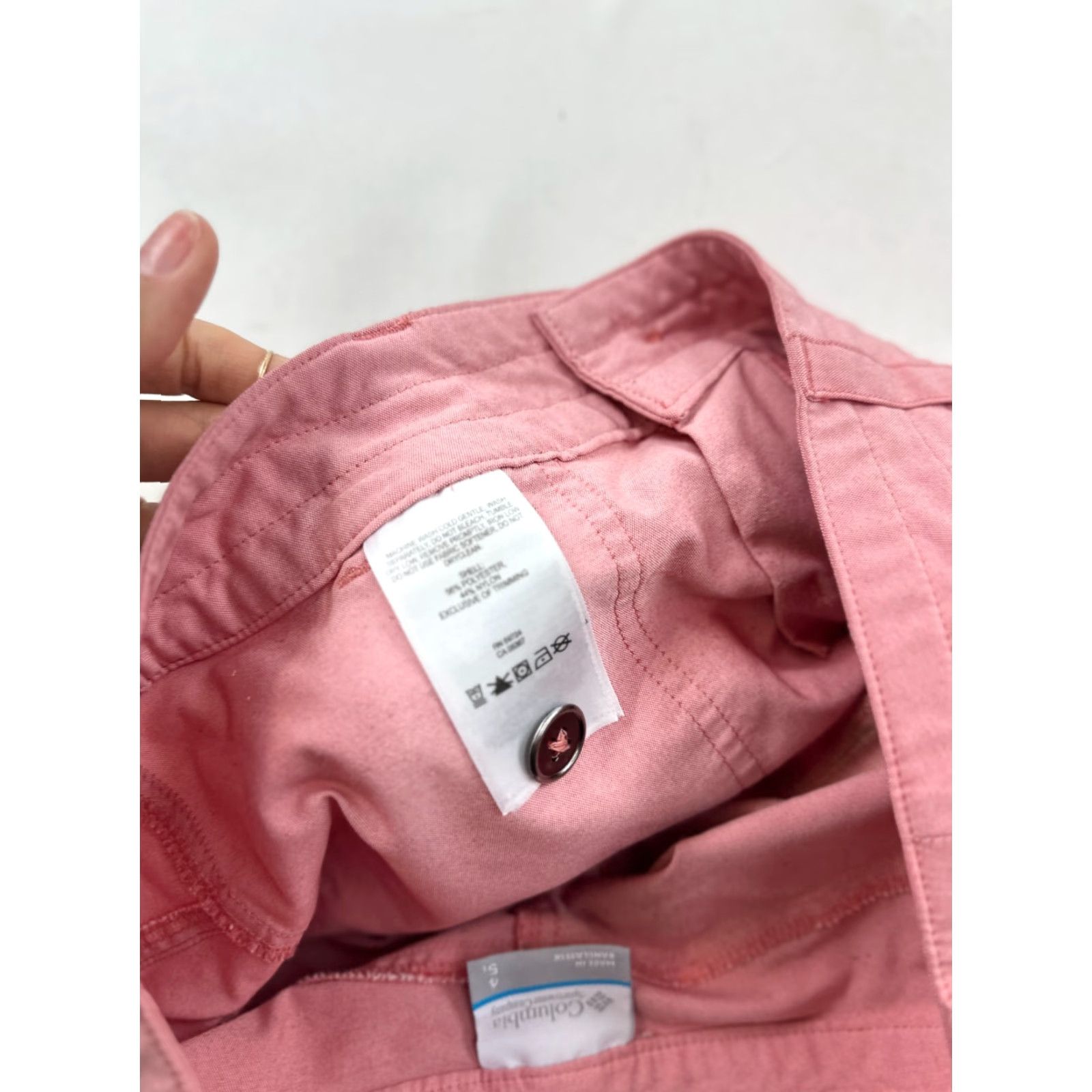 Vintage Columbia Shorts Womens 5 Pink Bermuda Lightweight Hiking High Waisted Pockets Size 27" / US 4 / IT 40 - 5 Thumbnail