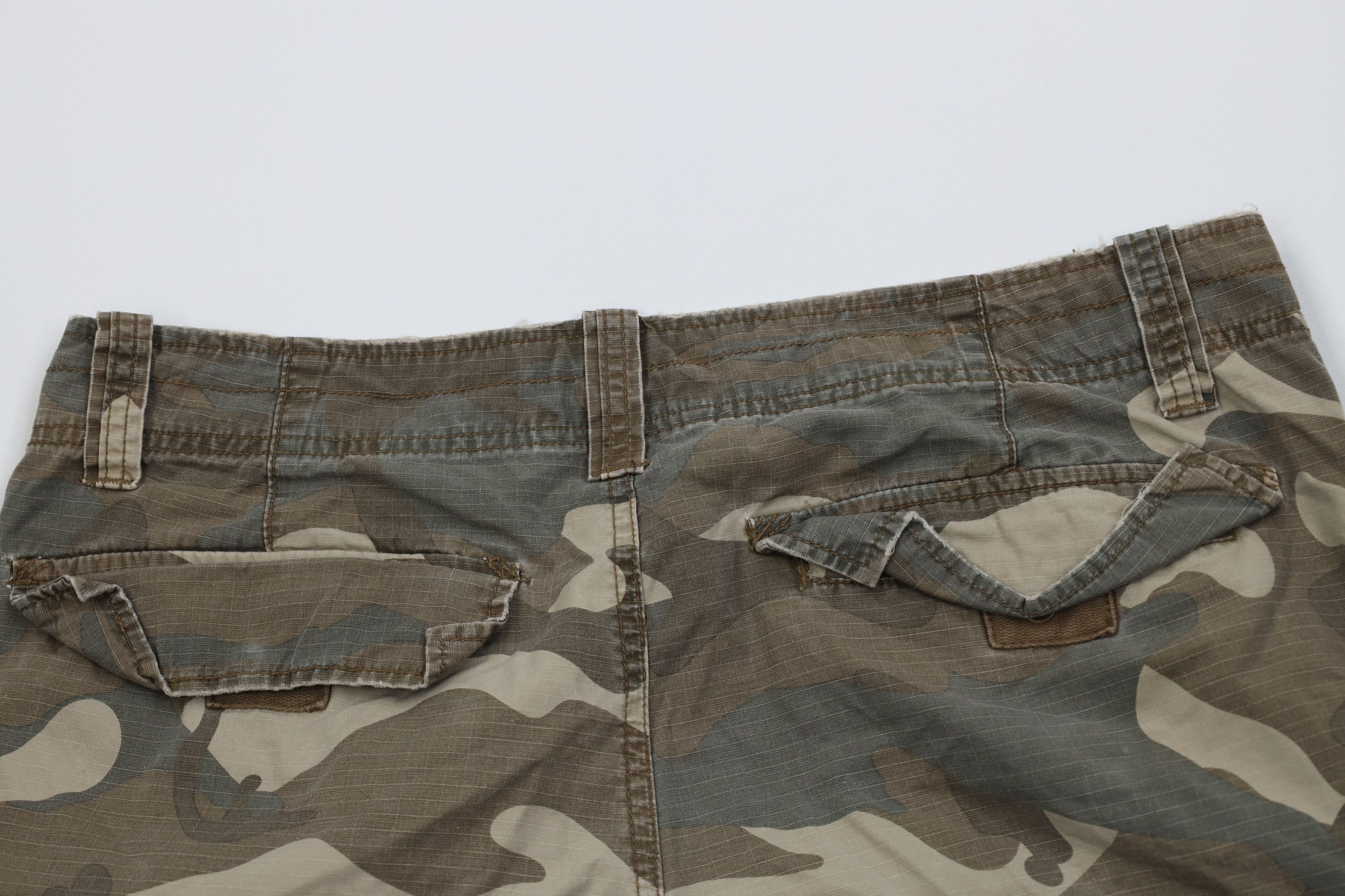 Aeropostale Vintage Y2K Aeropostale Ripstop Camouflage Cargo Shorts Size US 34 / EU 50 - 12 Thumbnail