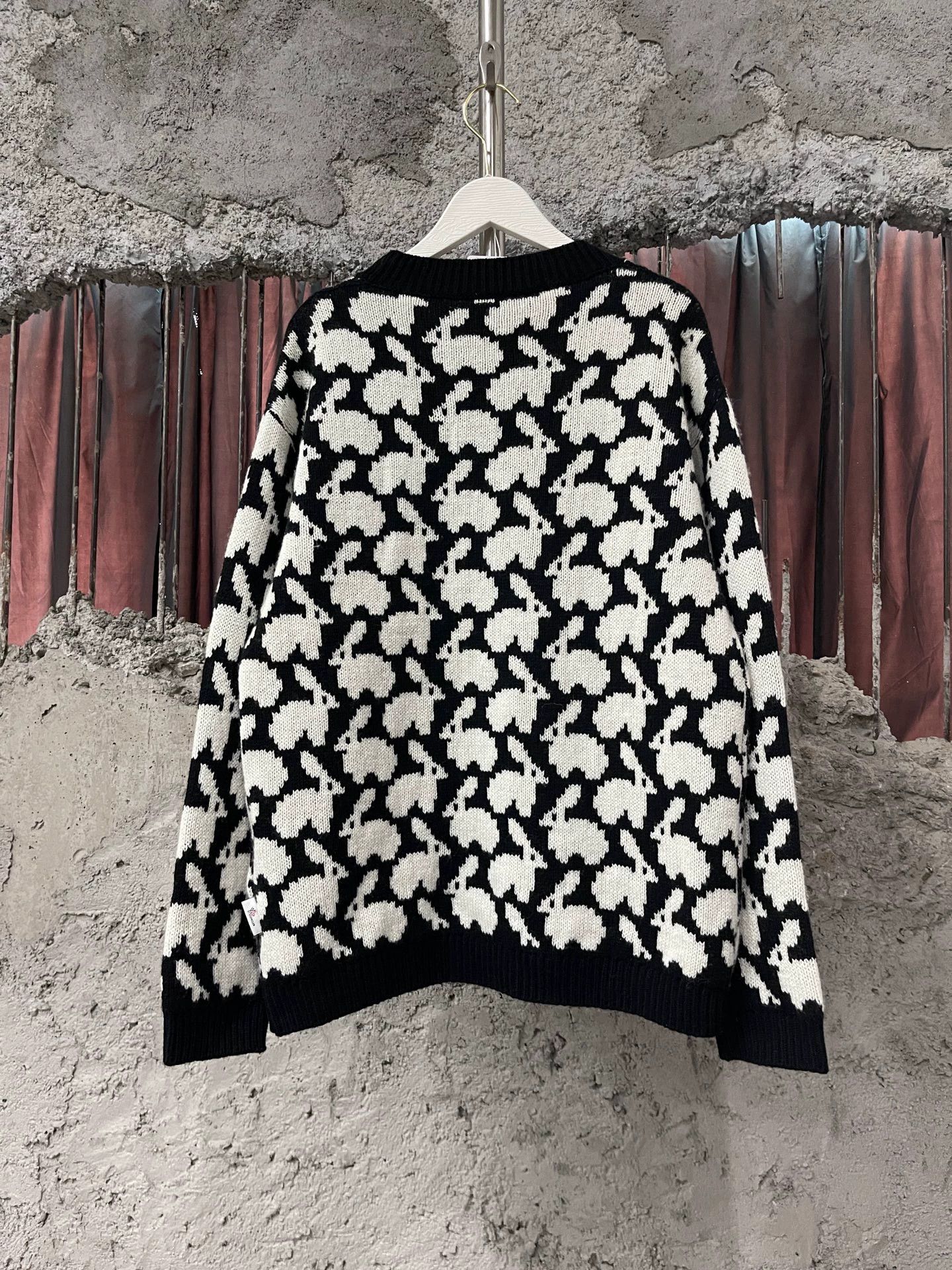 Moncler Moncler Rabbit Sweater Size 3 Size L / US 10 / IT 46 - 2 Thumbnail