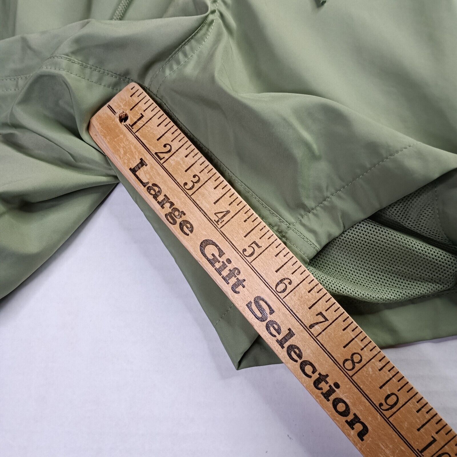 Nike Nike Men's Club Flow Relaxed Fit 6" Shorts Oil Green Size M Size US 32 / EU 48 - 2 Thumbnail