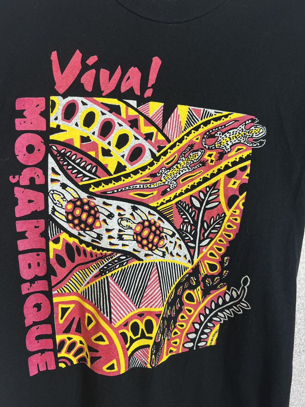 Other Vintage 1990s Viva MOÇAMBIQUE Art Single Stitch Tee Size US M / EU 48-50 / 2 - 3 Thumbnail
