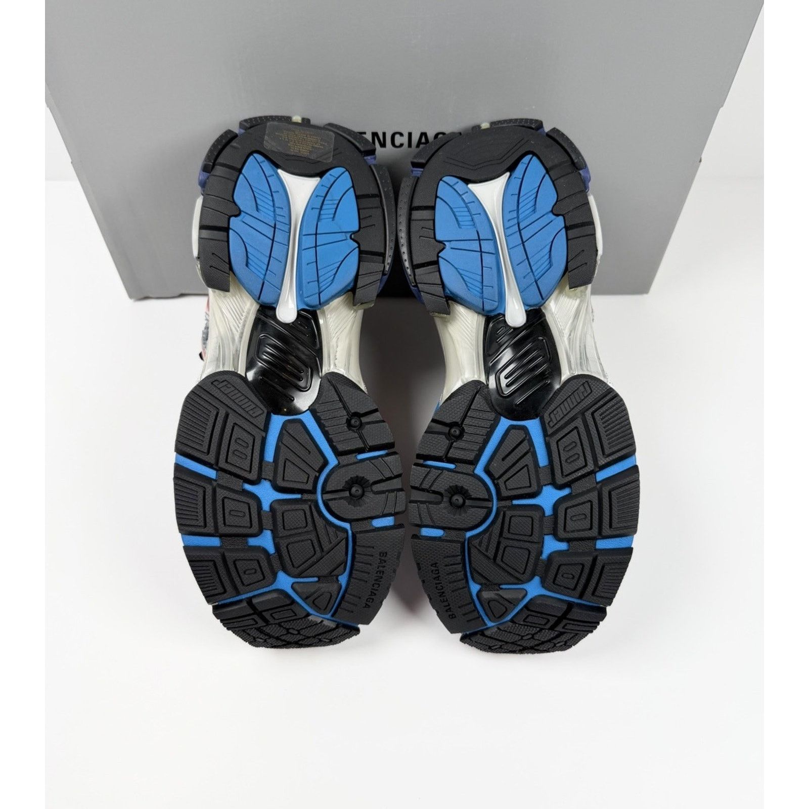 Balenciaga Size 40EU/7US - Balenciaga Runner Grey Red Blue NEW Size US 7 / EU 40 - 7 Thumbnail