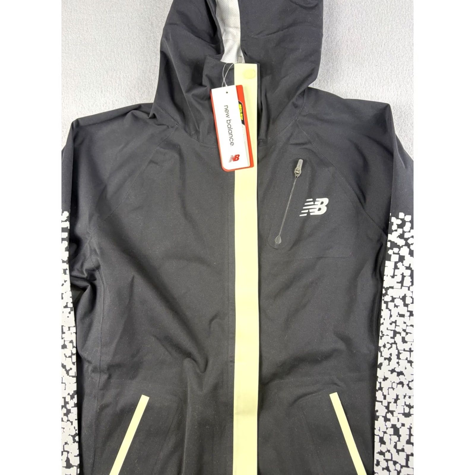 New Balance New Balance Beacon Jacket Womens Small Black Full Zip Running Glow High Vis Windbreaker Jacket Womens S Black Full Zip Glow High Vis Size S / US 4 / IT 40 - 2 Thumbnail