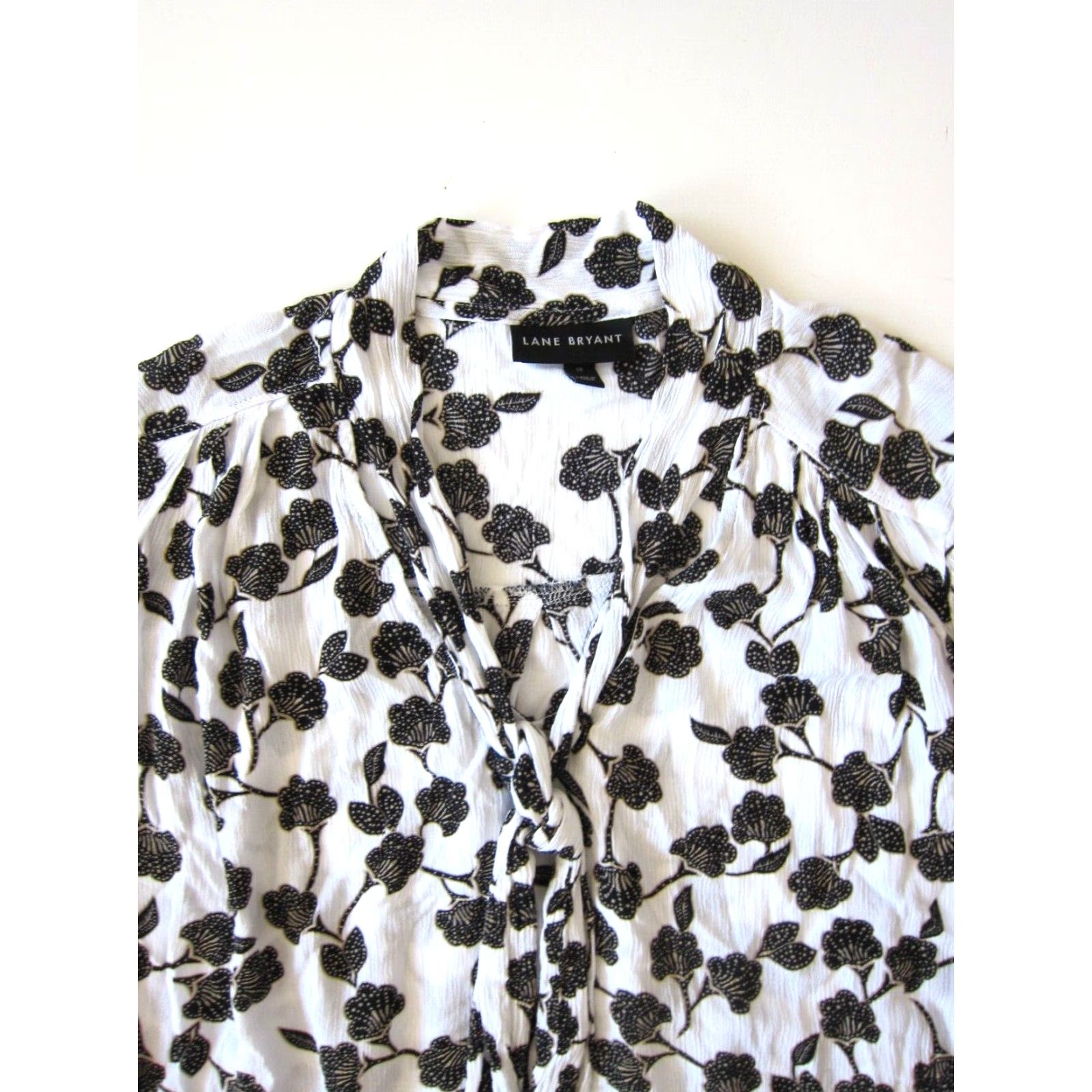 Vintage VINTAGE Lane Bryant Blouse 100% Rayon White Floral V-Neck Short Sleeve Tunic 18 Women Womens Size XXL / US 16-18 / IT 52-54 - 3 Thumbnail