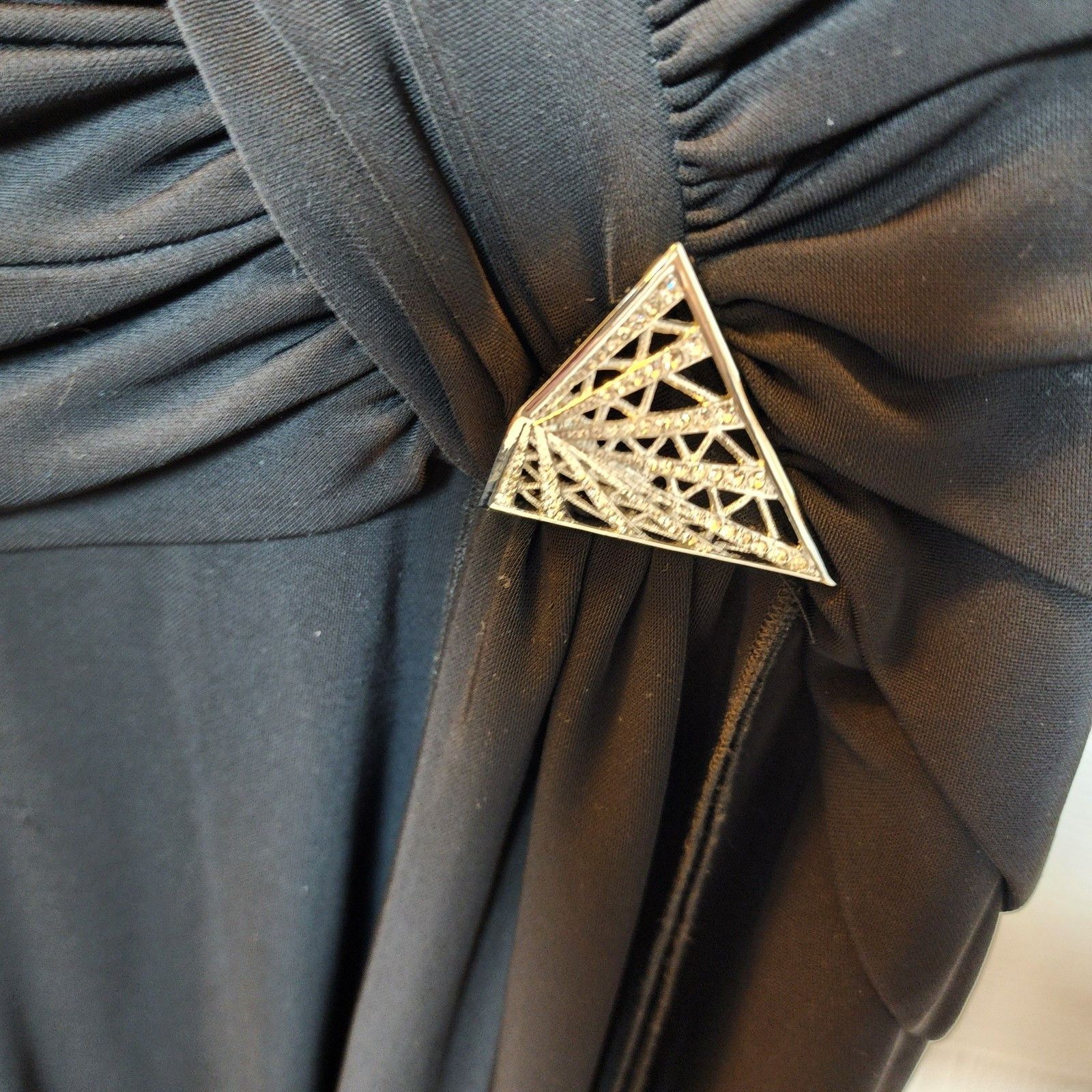 Tadashi Shoji Tadashi Dress 6 | Black Ruched | Sleeveless V-Neck | Midi C Size M / US 6-8 / IT 42-44 - 5 Thumbnail