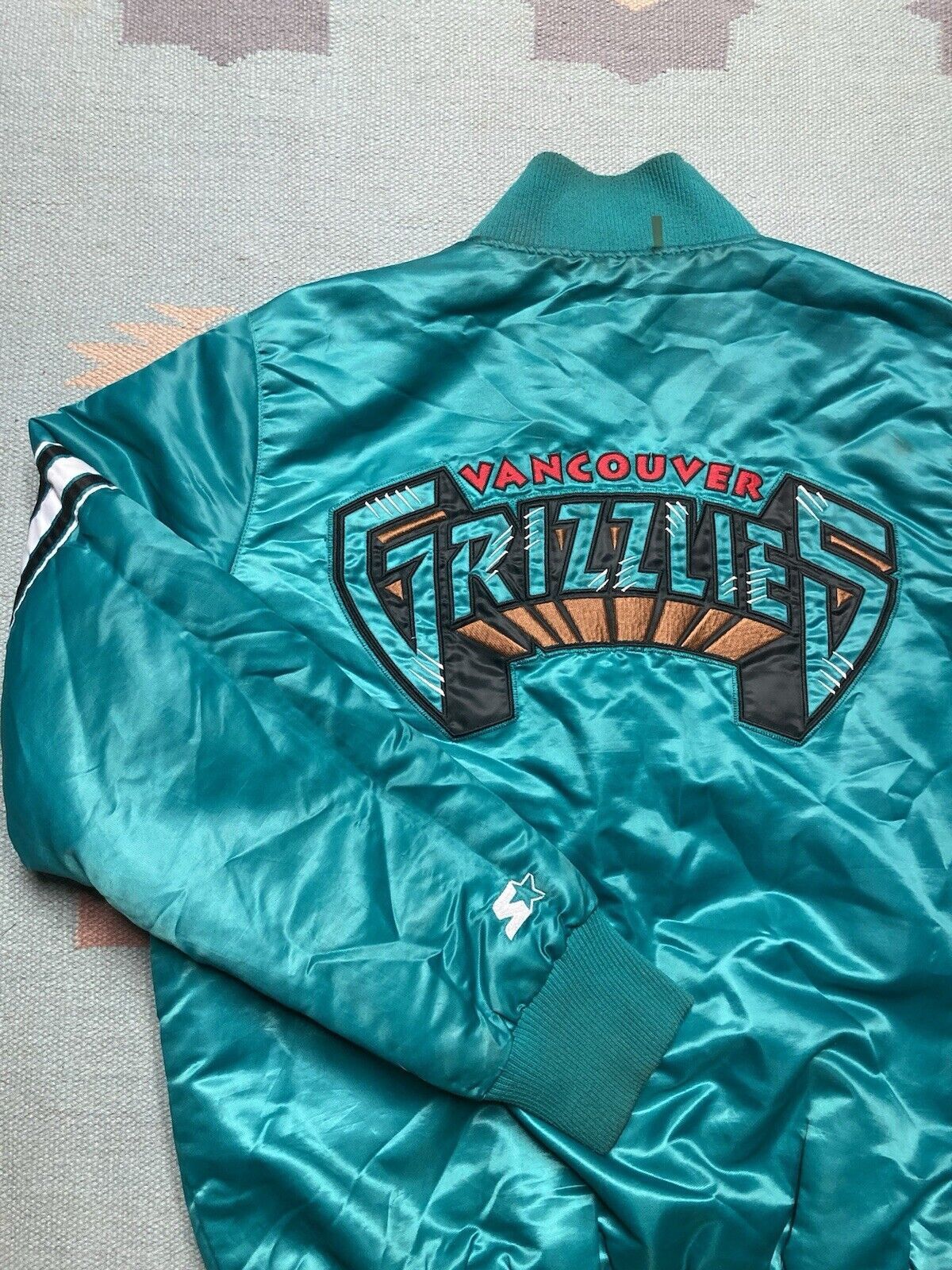 Starter × Vintage VTG starter satin jacket Vancouver Grizzlies reversible M Size US M / EU 48-50 / 2 - 2 Thumbnail