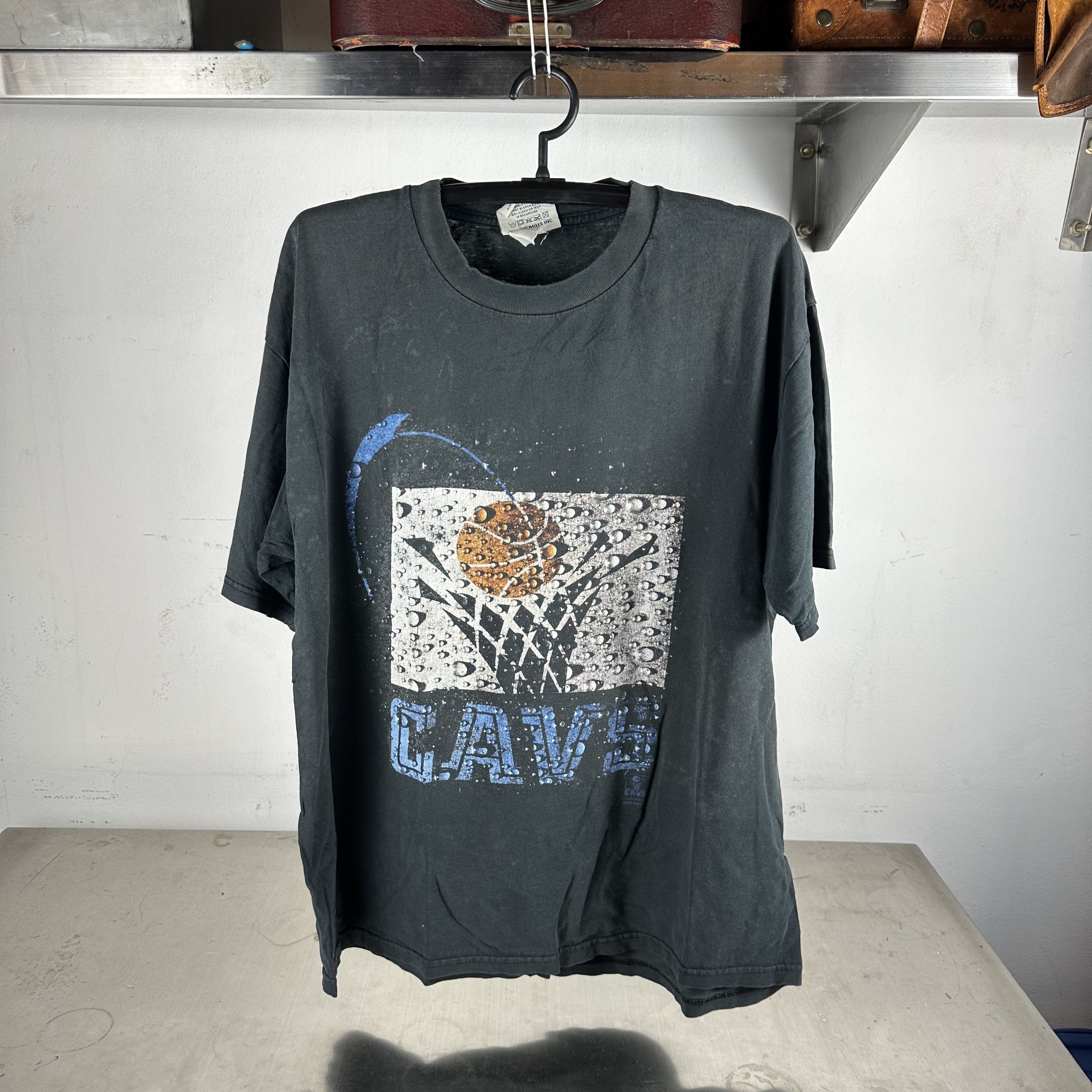 Vintage ​Vintage 90s Cleveland Cavaliers Basketball NBA T-shirt Size US XXL / EU 58 / 5 - 1 Thumbnail