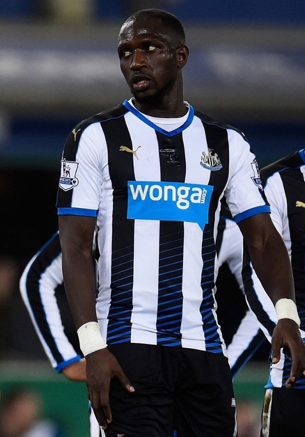 Puma Newcastle United 2015-2016 Home Football Shirt Soccer Jersey Size US S / EU 44-46 / 1 - 3 Thumbnail
