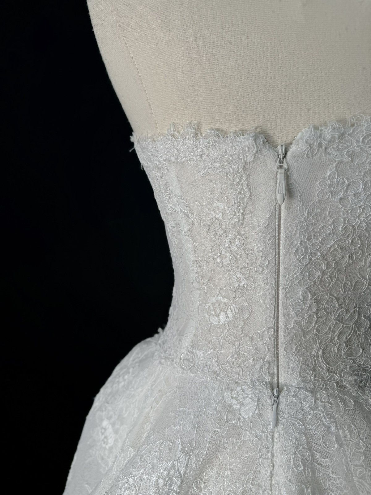Other Preloved US 2 Anna Augusta French Corded Lace Bridal Gown Size XS / US 0-2 / IT 36-38 - 5 Thumbnail