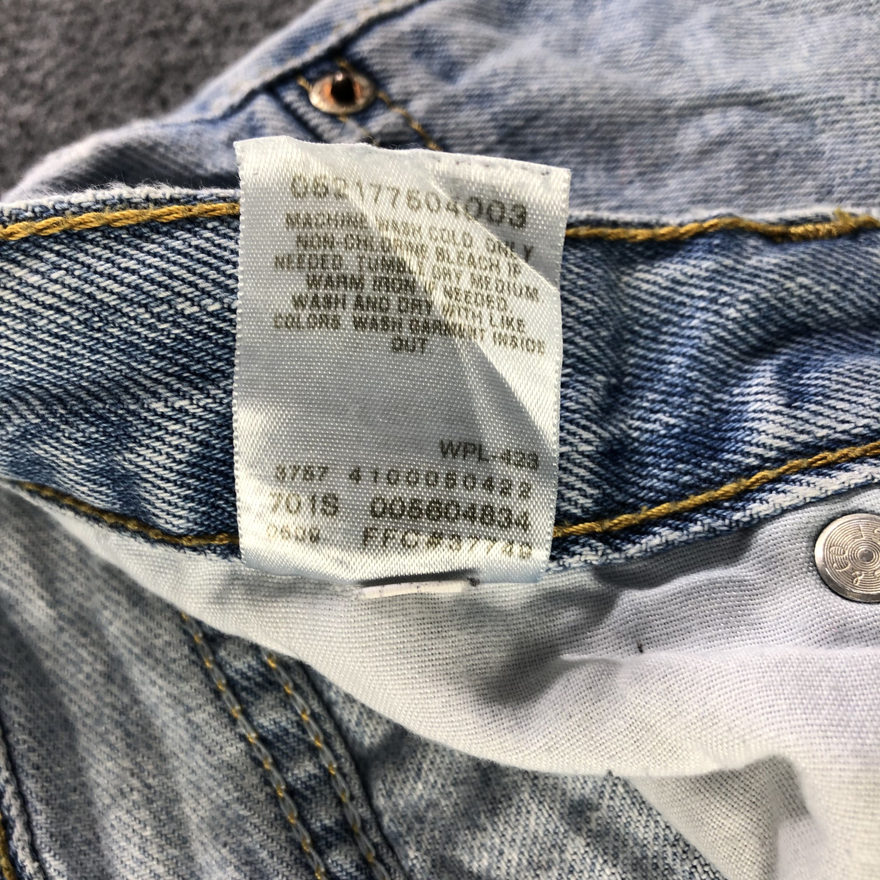 Levi's Vintage Light Wash Levis 560 Jeans-J4114 Size US 35 - 13 Thumbnail