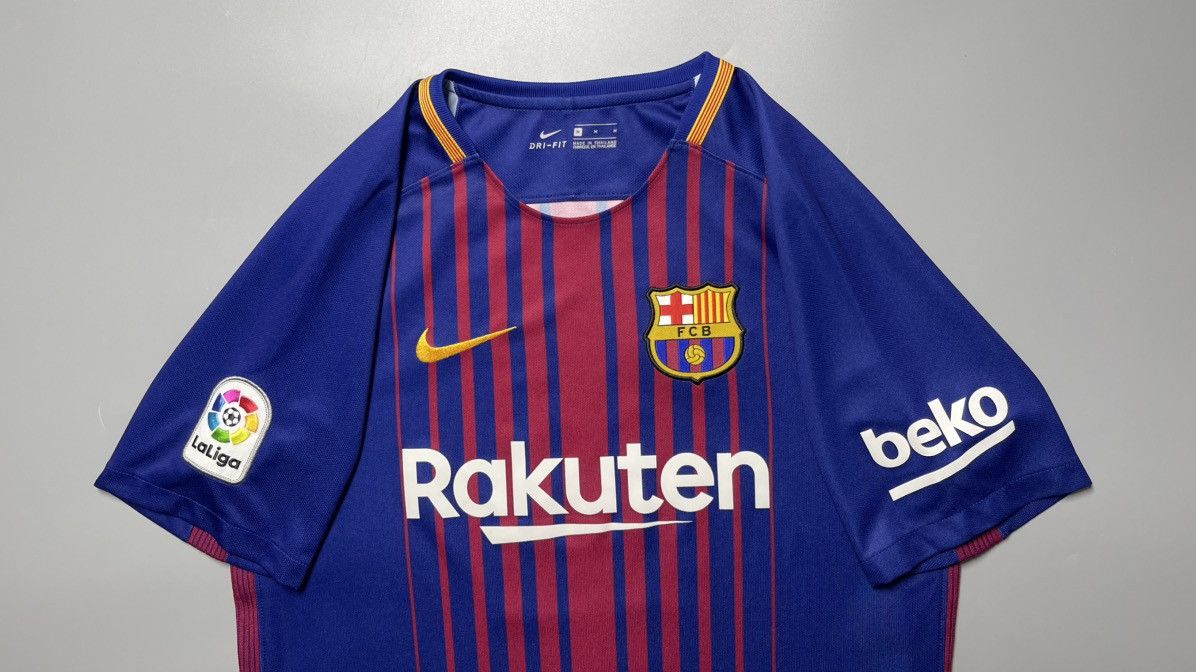 Nike BARCELONA NIKE 2017/2018 FOOTBALL HOME JERSEY #10 MESSI Size US M / EU 48-50 / 2 - 3 Thumbnail