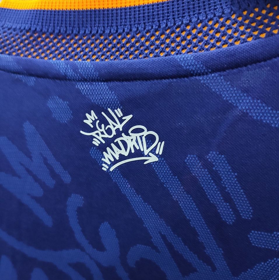 Adidas 𝐑𝐄𝐀𝐋 𝐌𝐀𝐃𝐑𝐈𝐃 21/22 𝐉𝐄𝐑𝐒𝐄𝐘 Size US M / EU 48-50 / 2 - 6 Thumbnail