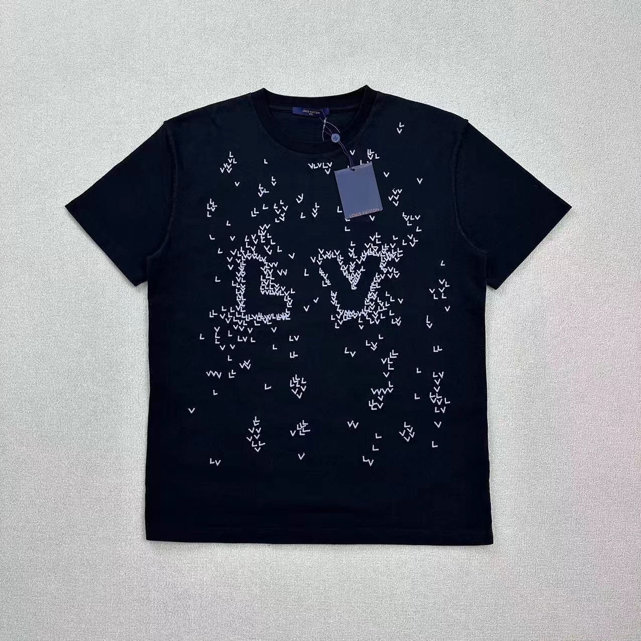 Louis Vuitton Louis Vuitton Embroidered Small Airplane Logo T-Shirt L Size US L / EU 52-54 / 3 - 1 Thumbnail