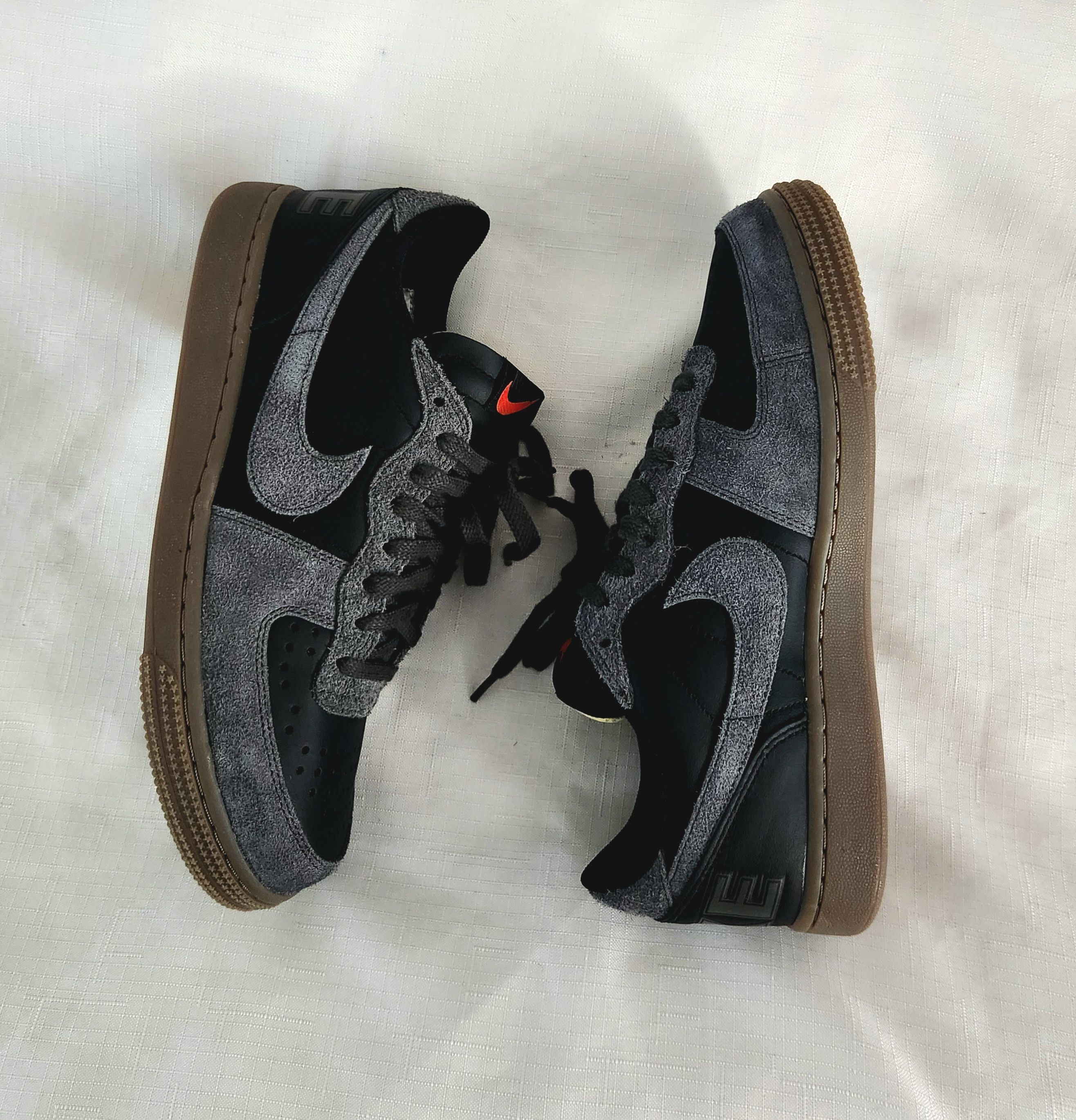 Nike Nike Terminator Low Black Medium Ash Gum Grey 8 FV0396-001 Size US 8 / EU 41 - 7 Thumbnail