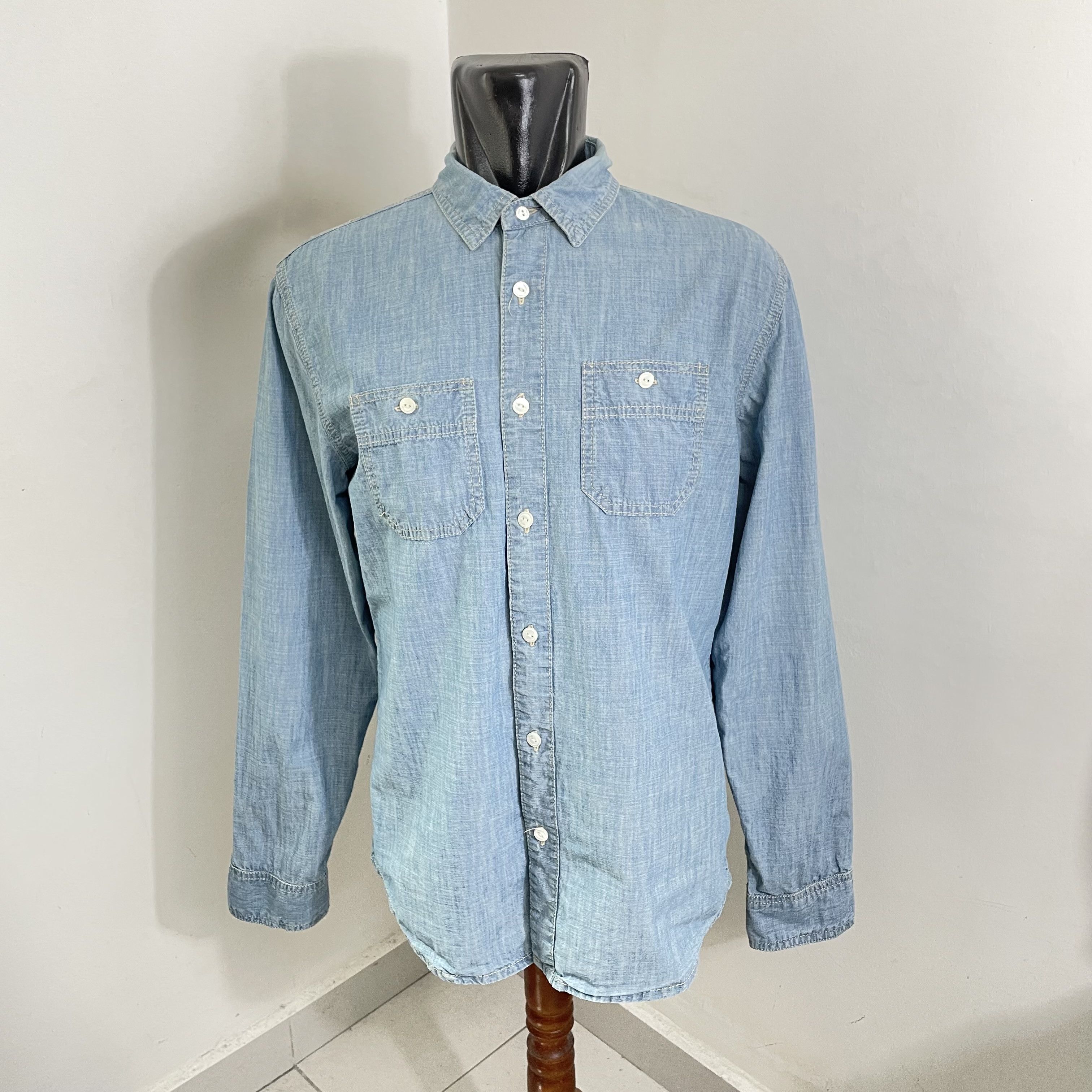 Marc Ecko ⭐️SALE⭐️ [M] MARC ECKO CHAMBRAY SHIRT Size US M / EU 48-50 / 2 - 1 Thumbnail