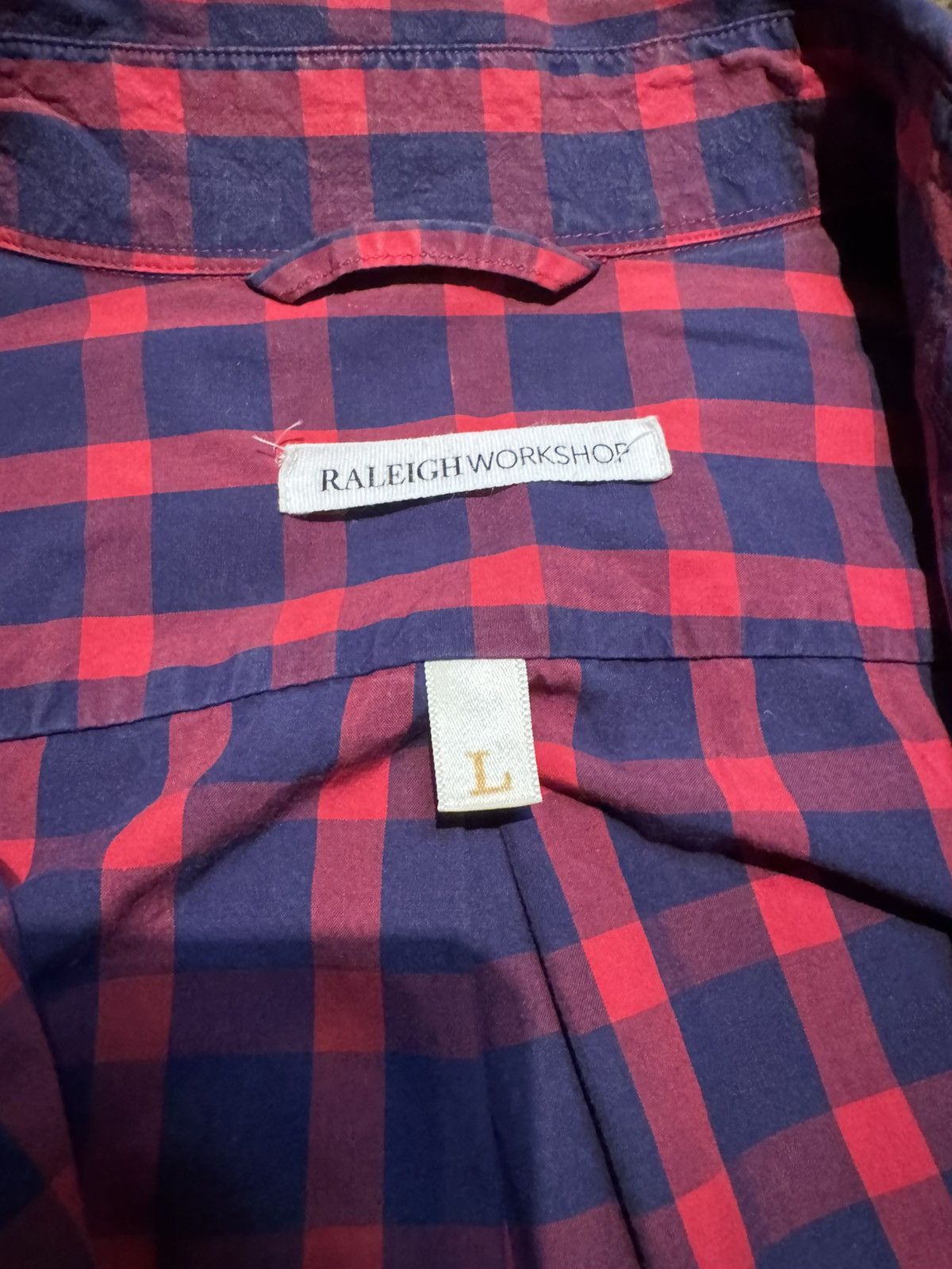 Raleigh Denim Raleigh Denim Navy and Magenta Big Squares Button Up (L) Size US L / EU 52-54 / 3 - 3 Thumbnail