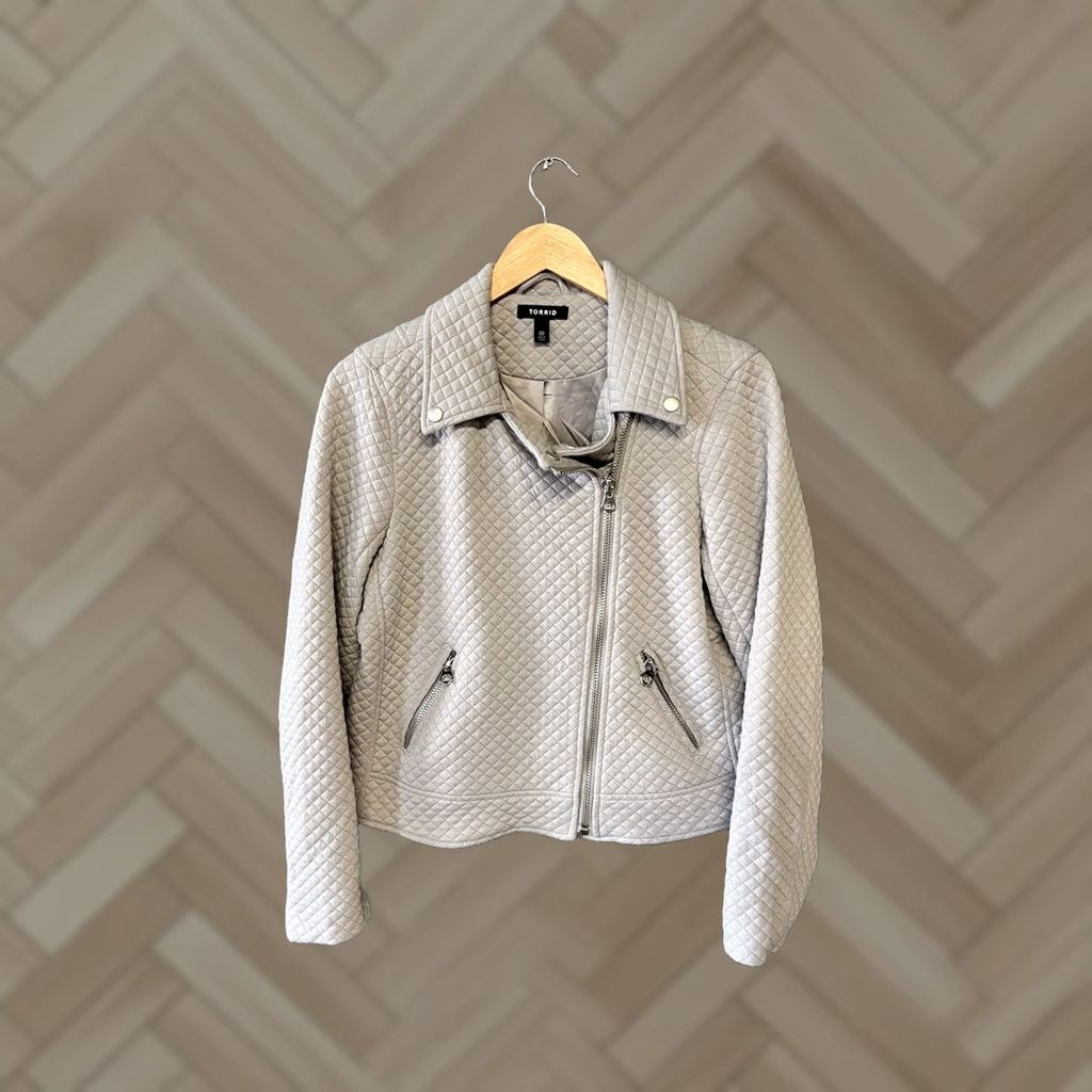 Torrid Torrid Plus Size Gray Quilted Zip Up Jacket 00 Womens Jacket Size XXS / US 00 / IT 34 - 1 Thumbnail