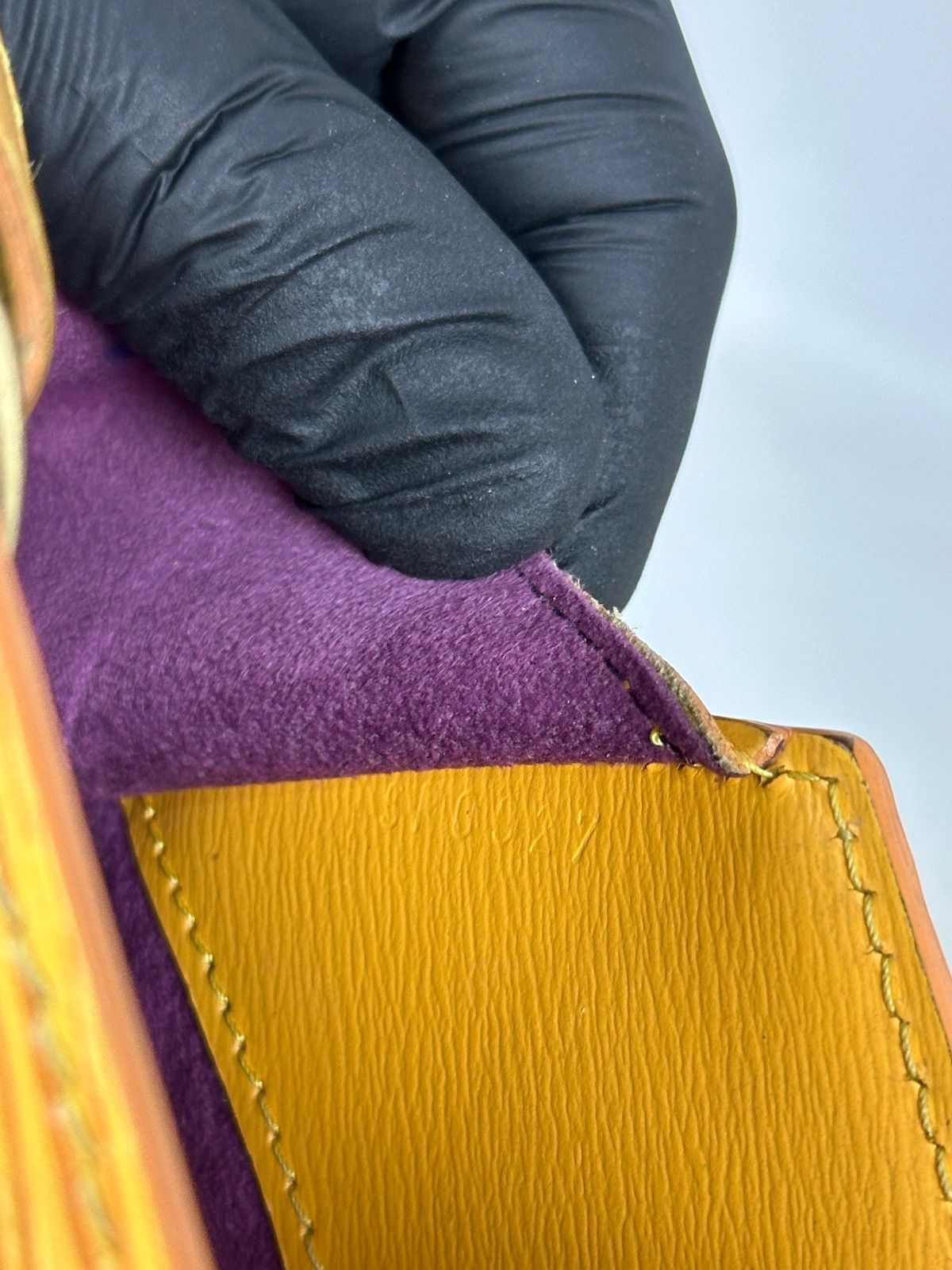 Louis Vuitton Louis Vuitton Epi Cluny Yellow Leather Shoulder Bag Size ONE SIZE - 24 Thumbnail