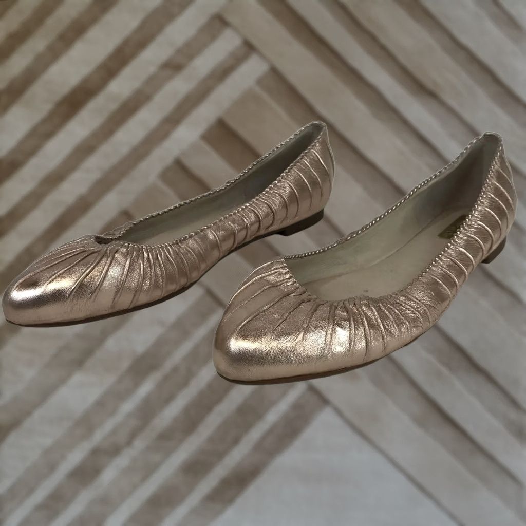 Vintage LOUISE ET CIE WOMENS 11 BALLET FLAT with SMALL HEEL GOLD Leather Ashlin Bod Size US 11 / IT 41 - 1 Thumbnail