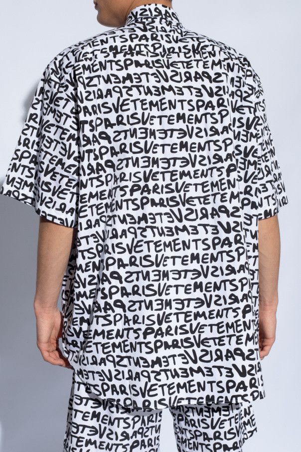 Vetements White All Over Grafitti Logo Oversized Short Sleeve Shirt Size XS / US 0-2 / IT 36-38 - 4 Thumbnail