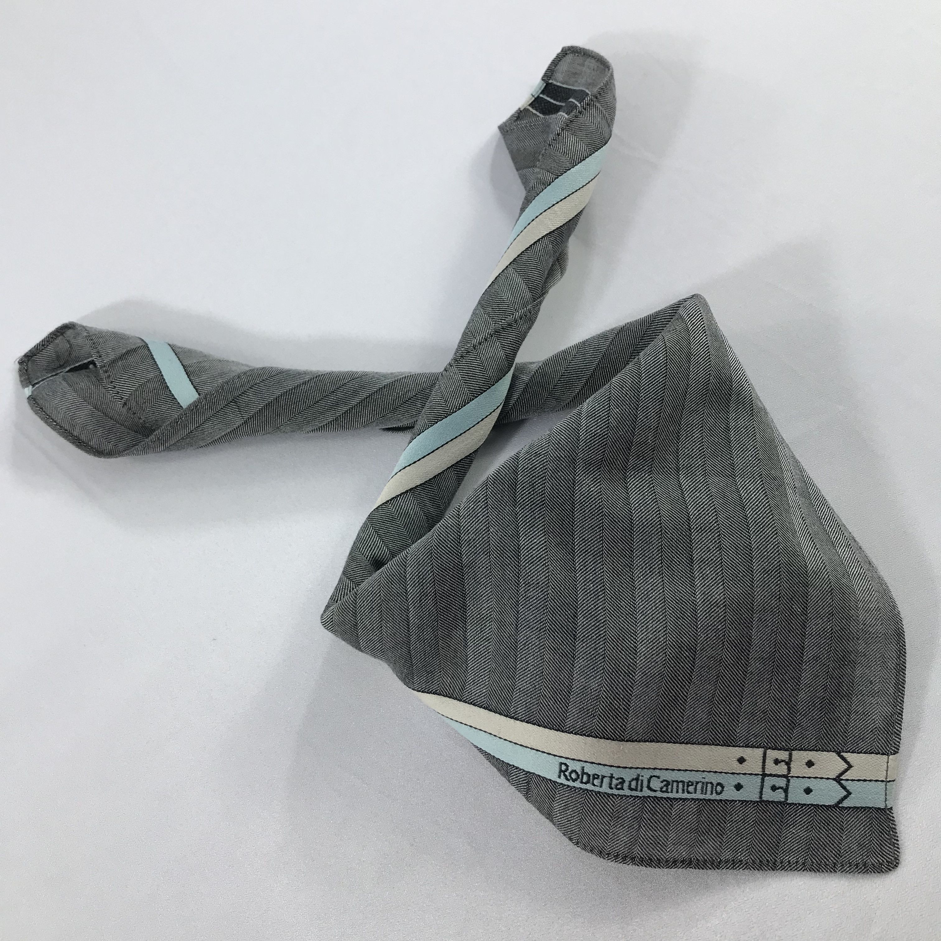 Roberta di Camerino × Vintage Roberta Di Camerino Bandana /Handkerchief/Neckerchief -S2001 Size ONE SIZE - 3 Thumbnail