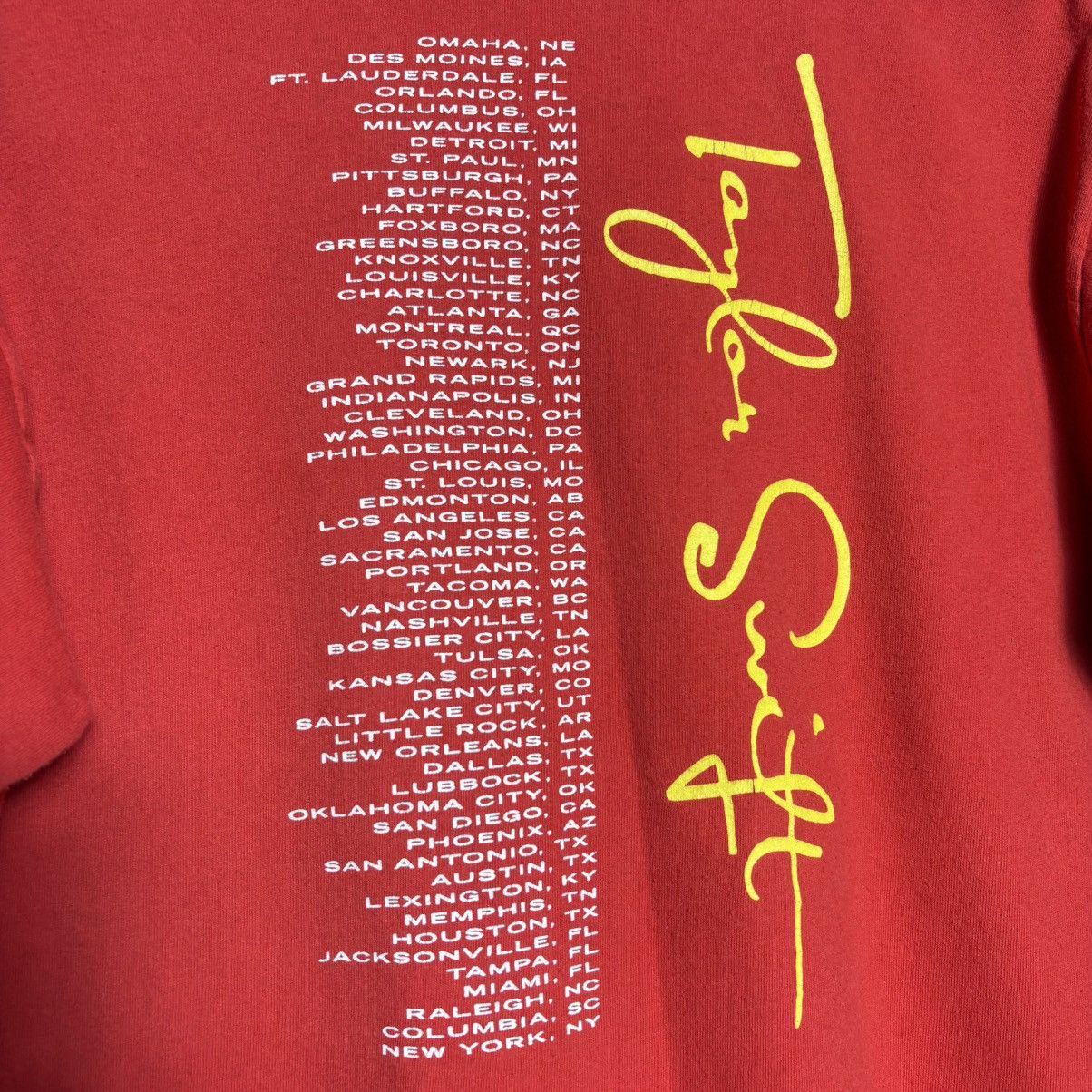 Band Tees × Vintage Vintage Taylor Swift Tour Tee Size US M / EU 48-50 / 2 - 4 Thumbnail
